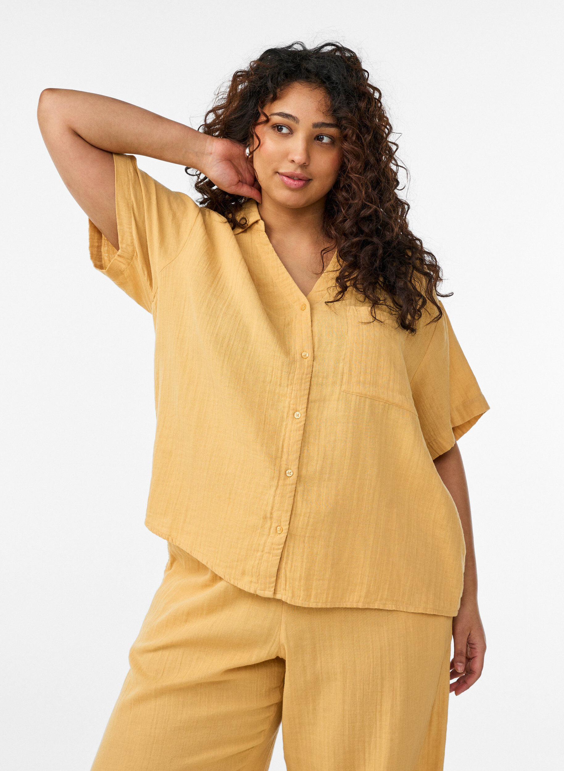 Cotton muslin blouse with short sleeves, Yellow, Model