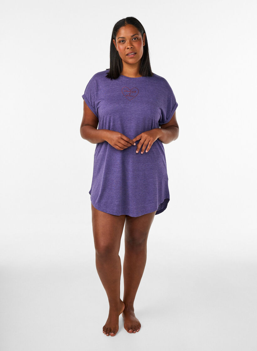 Short sleeve nightgown with text print, Purple, Model image number 1
