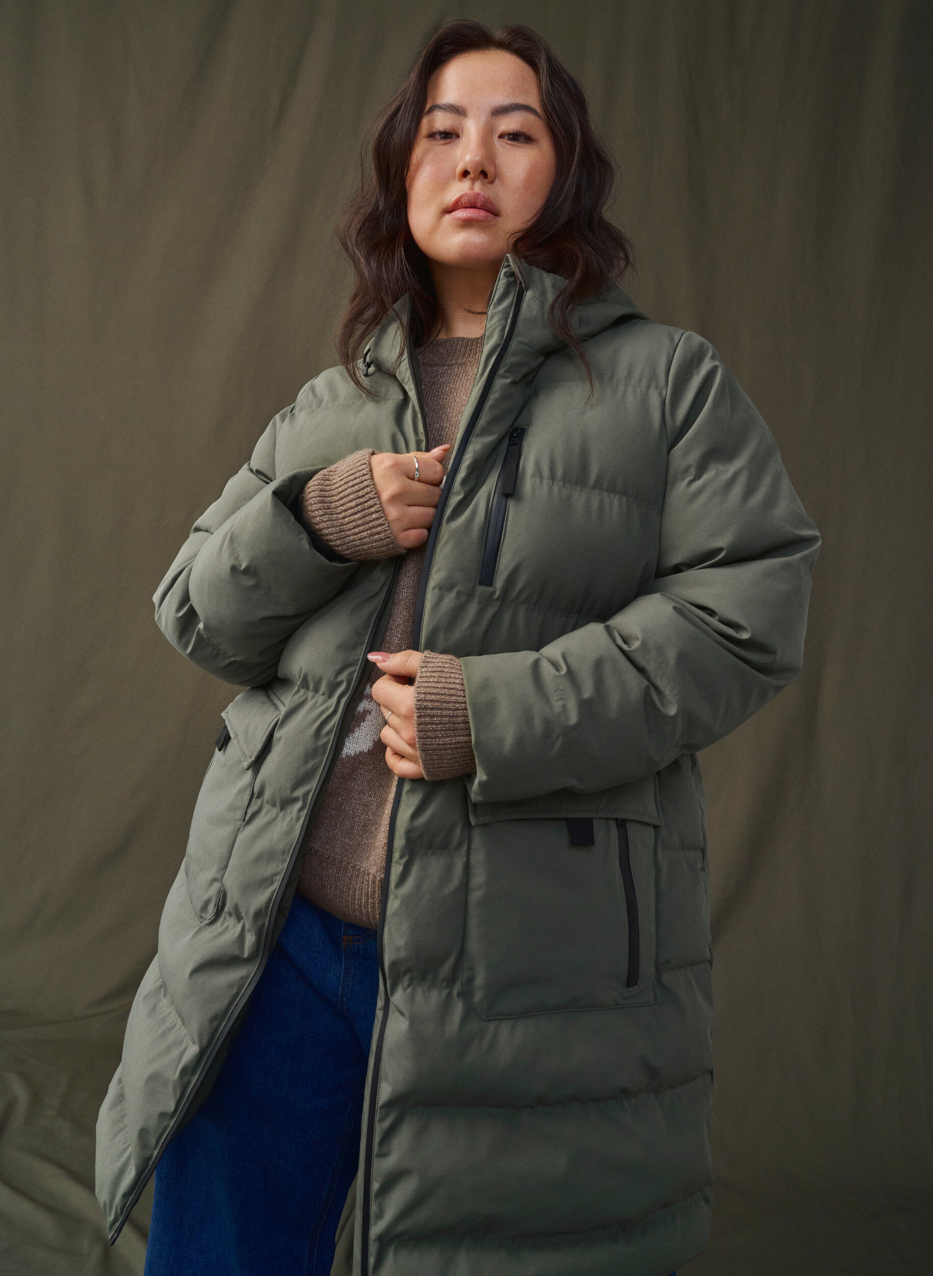 Puffer coat with hood and pockets
