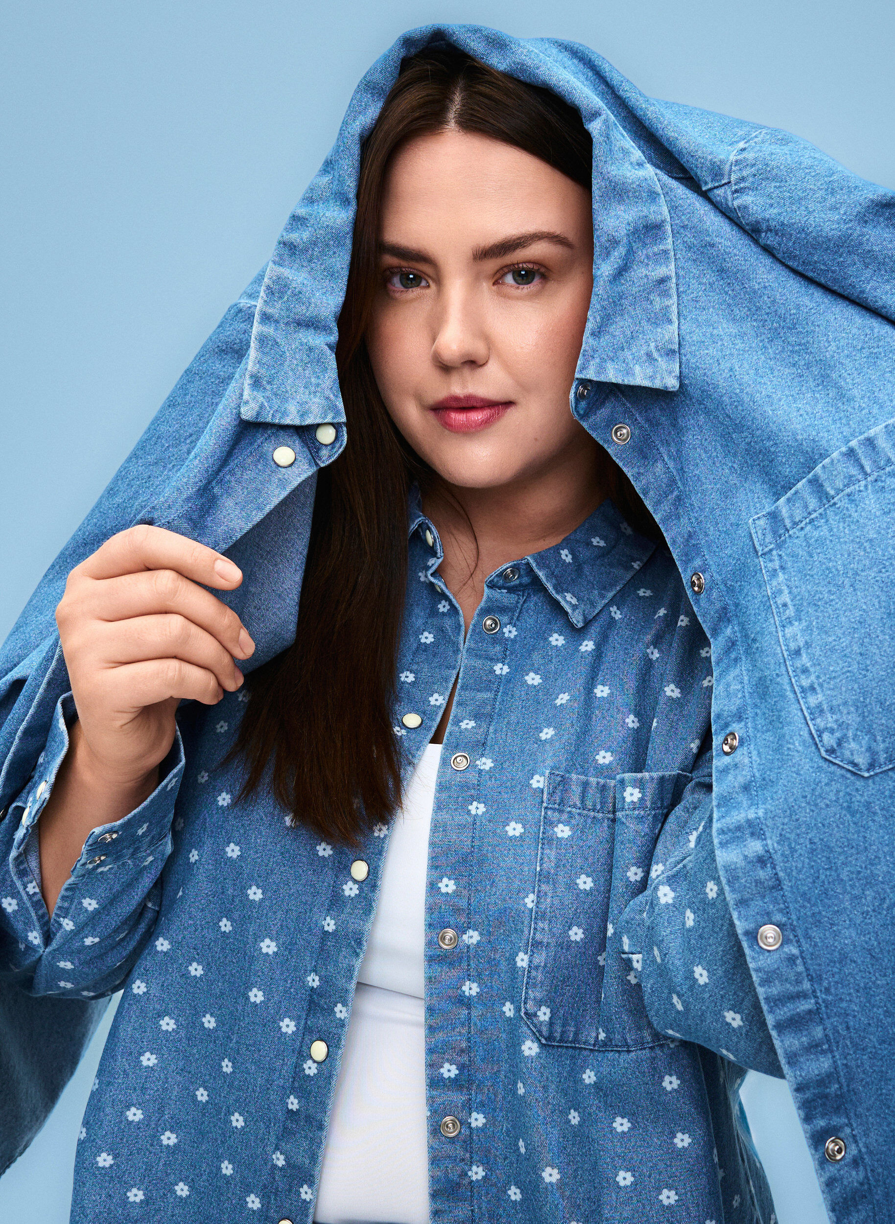 Zizzifashion Floral denim shirt with chest pocket, Light Blue w.Flowers, Image image number 0