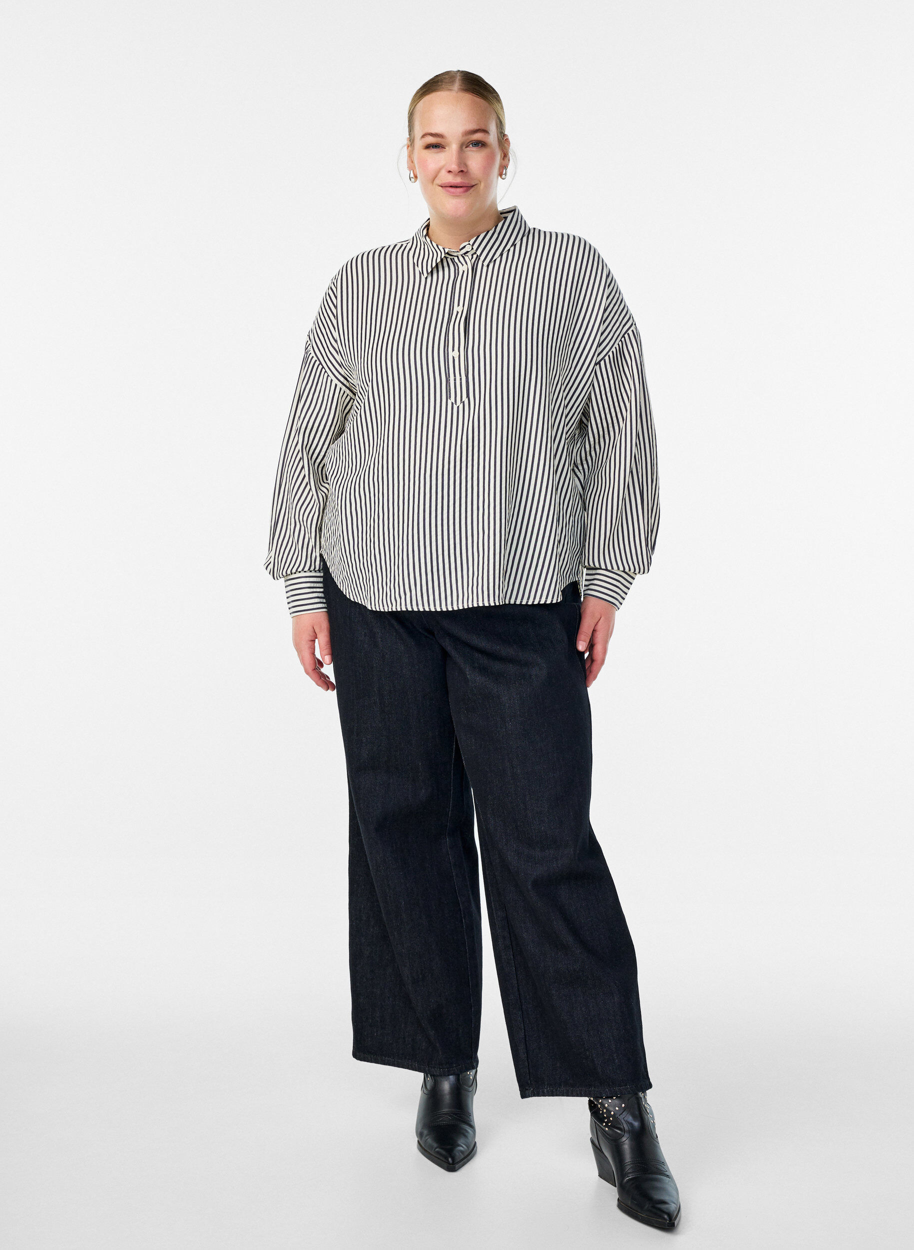 Zizzifashion Striped shirt with button detail on the back, Black, Model image number 1