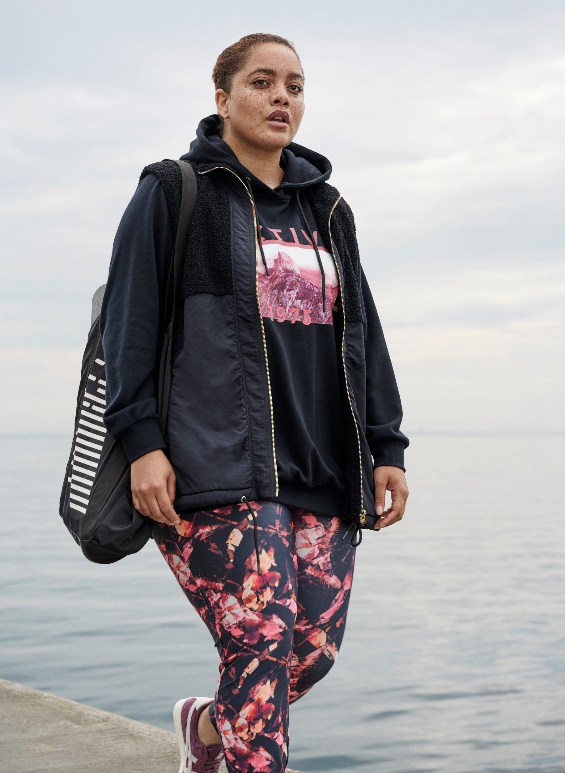 Zizzifashion Short vest with teddy and zip, Black, Image image number 0