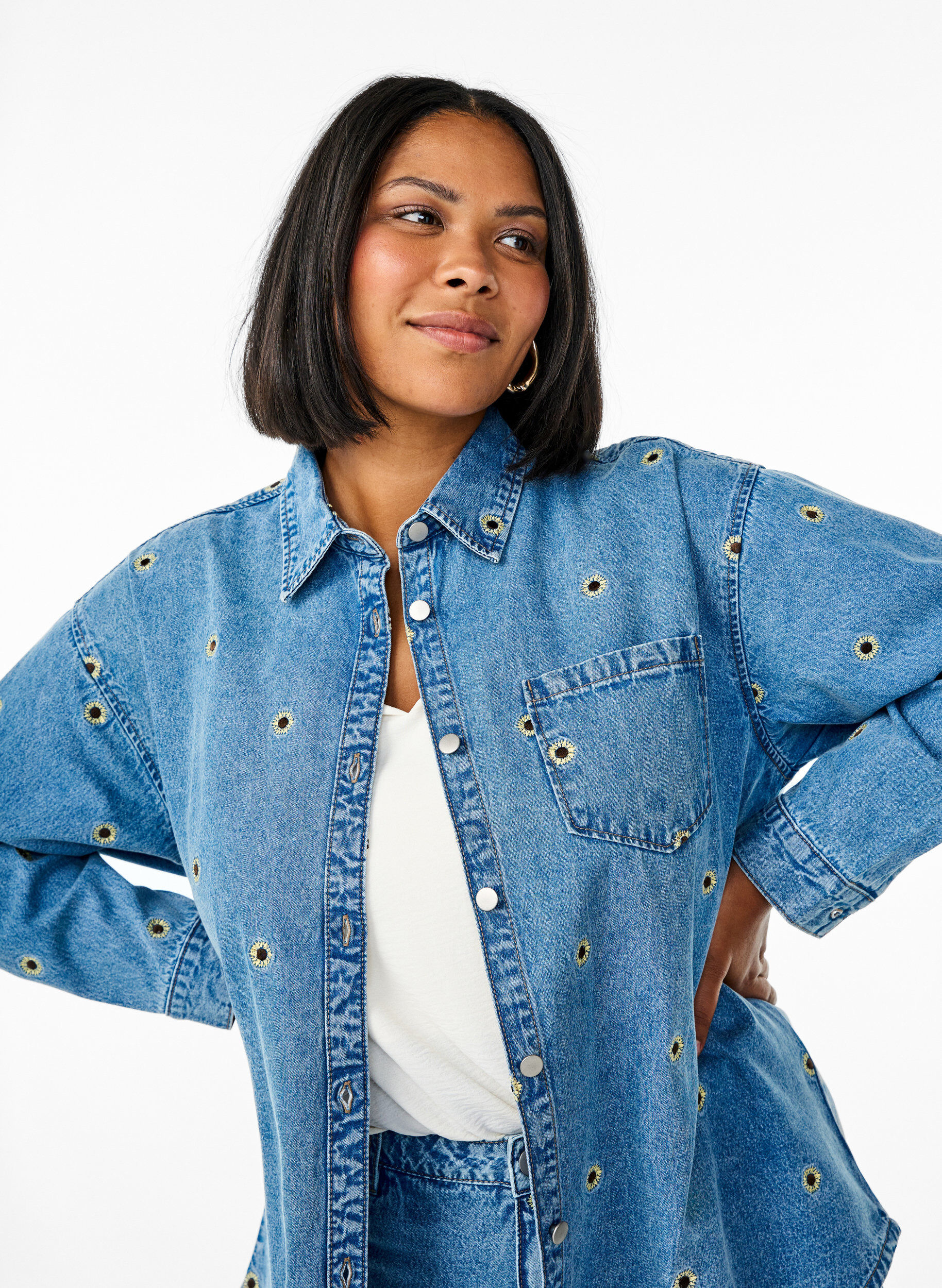 Zizzifashion Denim shirt with embroidered strawberries, Blue, Model image number 3