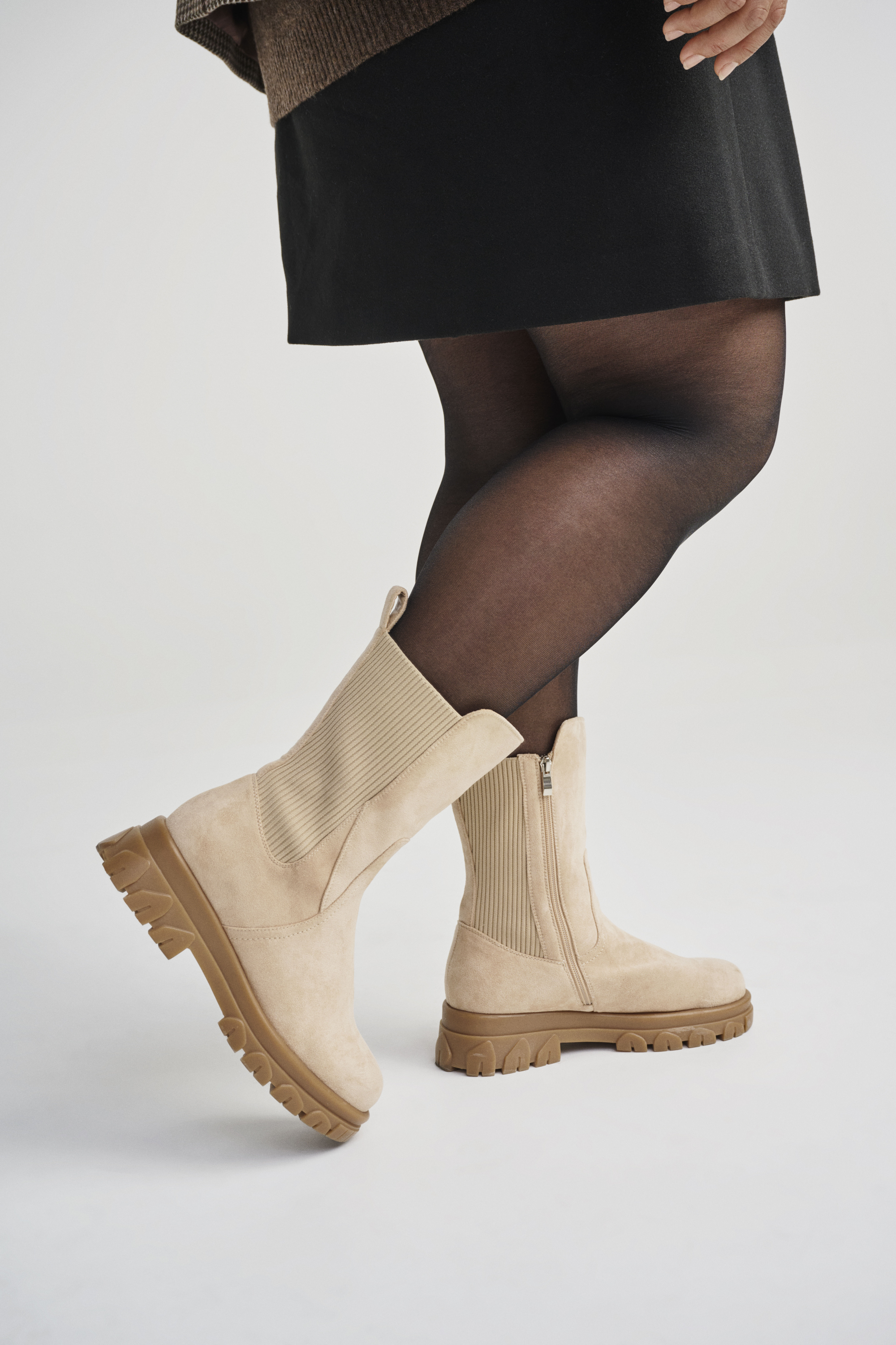 Faux suede boot, , Model
