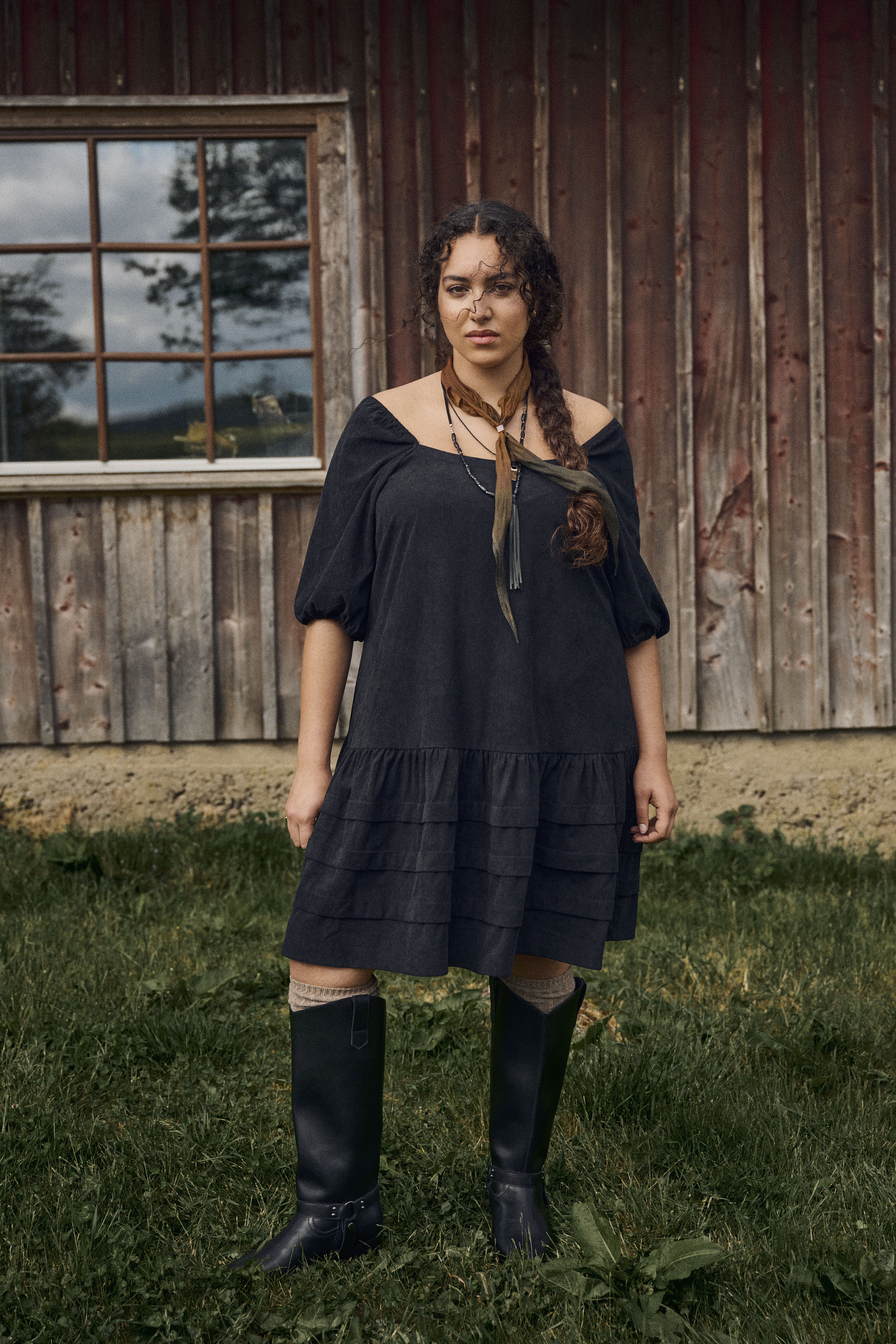 Zizzifashion Velvet dress with square neckline, , Model