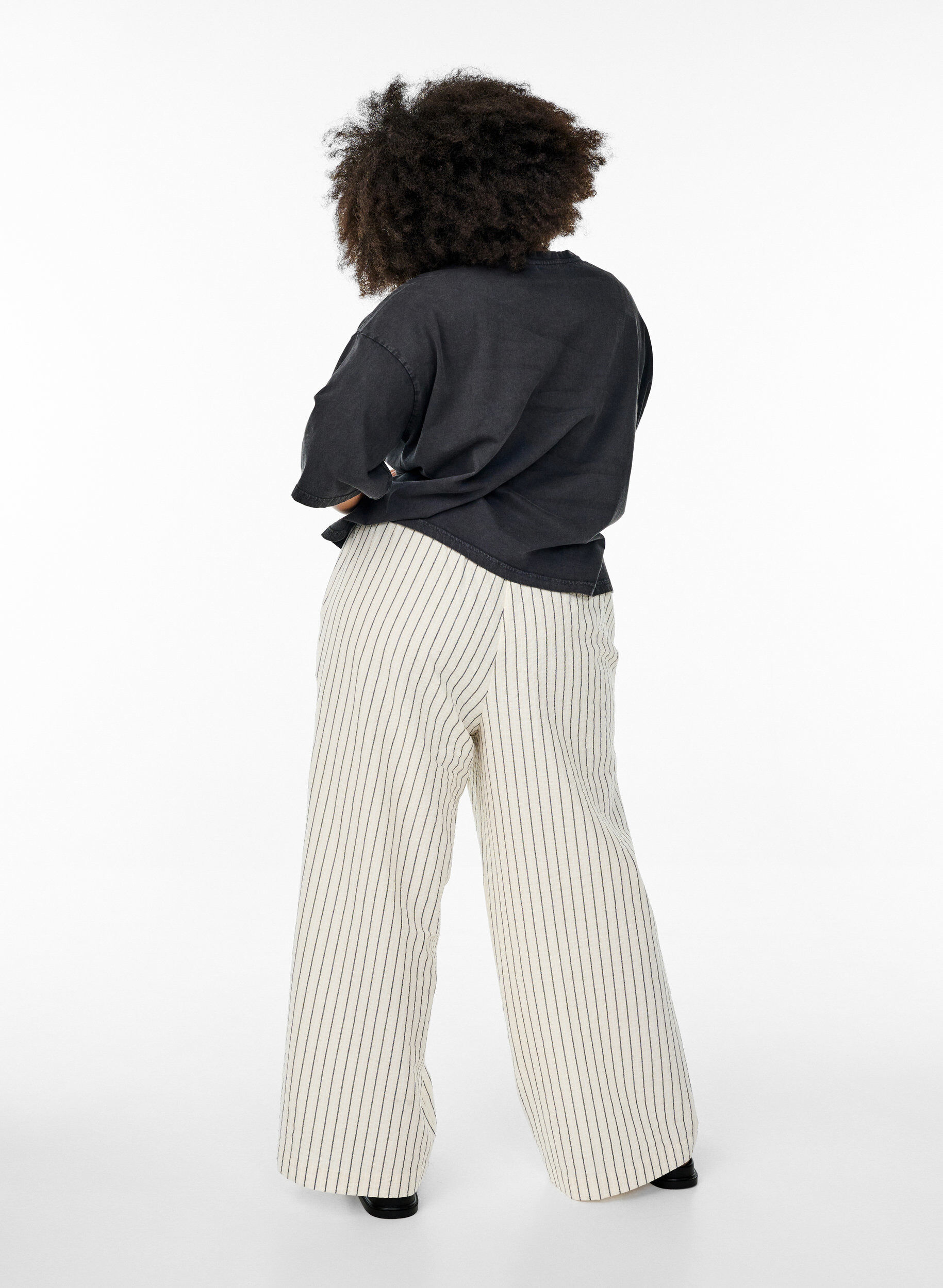 Zizzifashion Loose trousers with high waist and pockets, Vanilla, Model image number 1