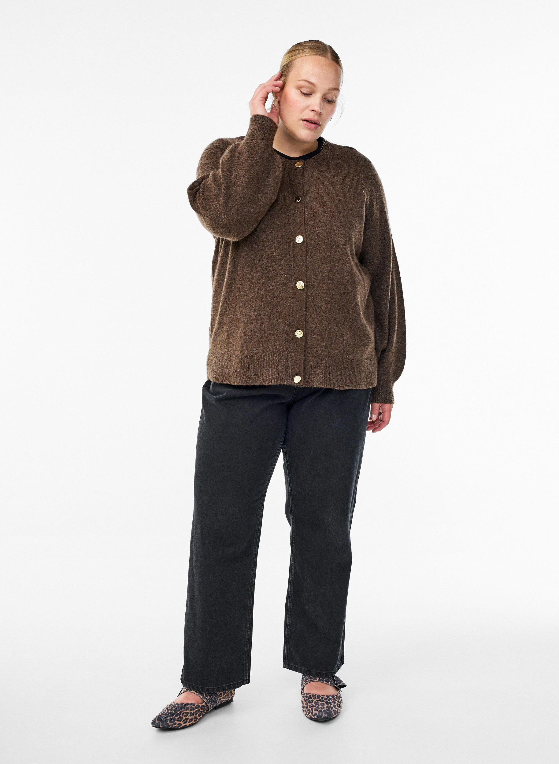 Zizzifashion Cardigan in soft knit with gold-coloured buttons, Brown, Model image number 1