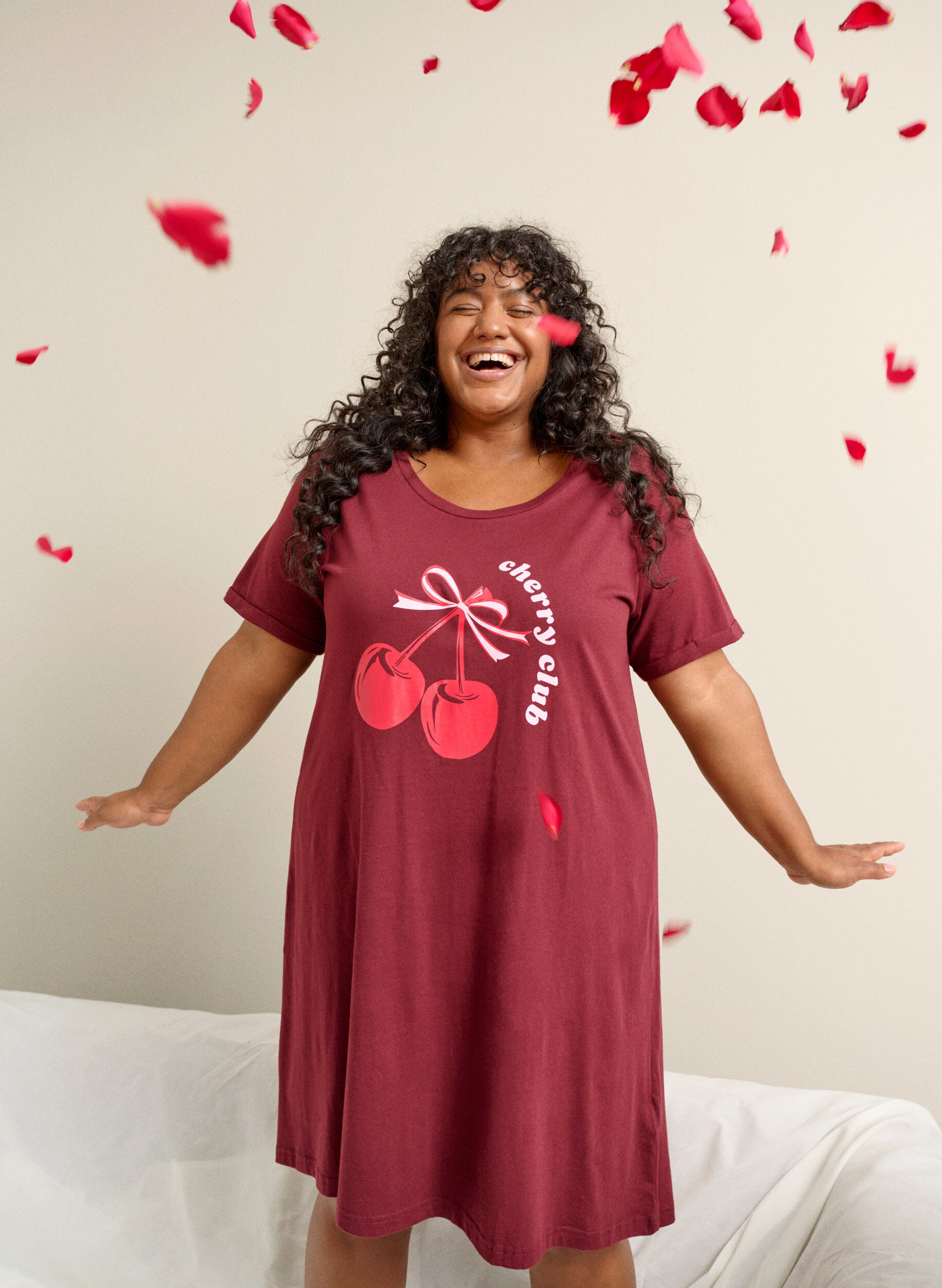 Zizzifashion Short-sleeved nightgown in organic cotton, Red, Image image number 0