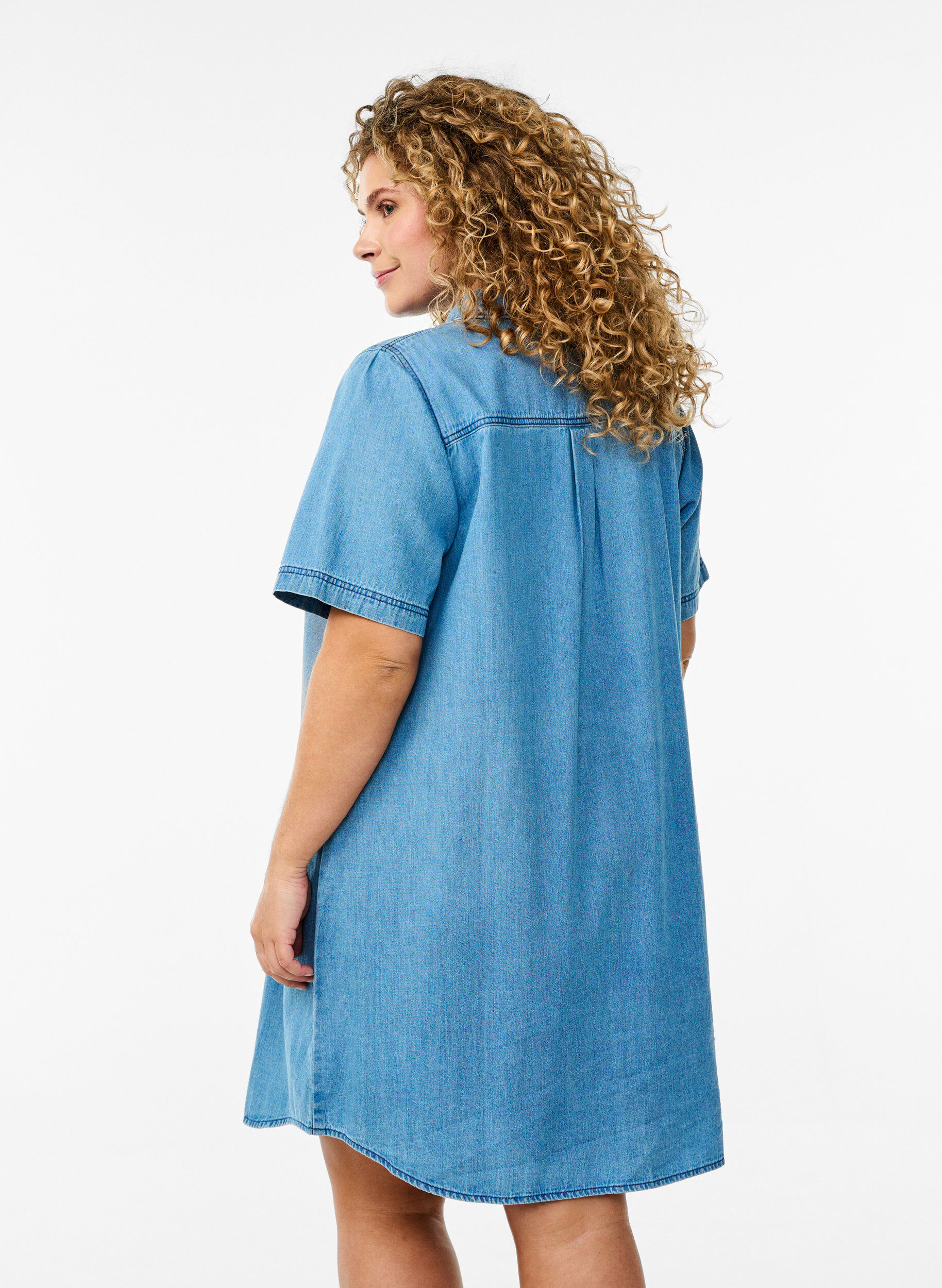 Zizzifashion Denim shirt dress with short sleeves, Light Blue, Model image number 2