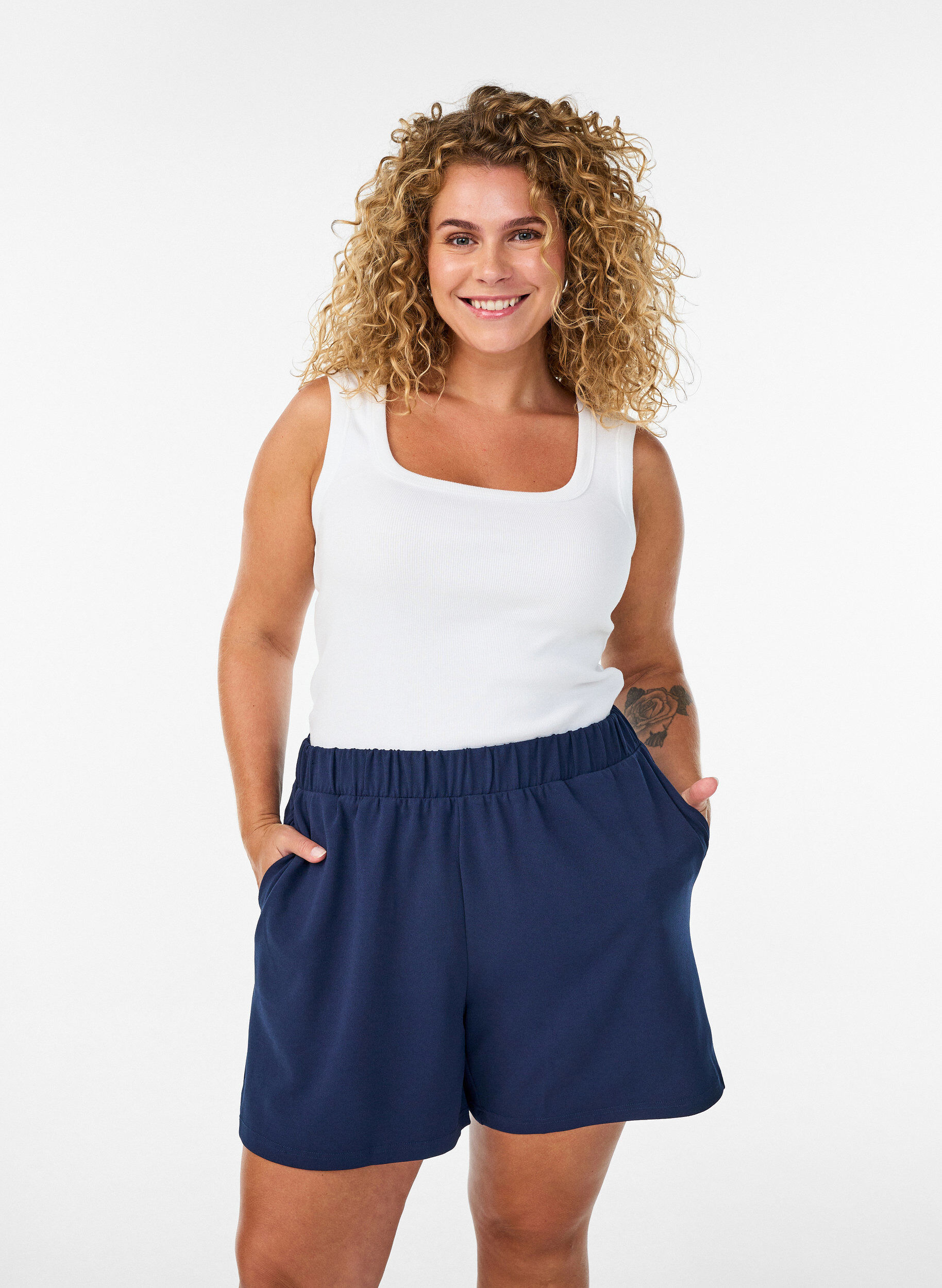 Loose shorts with pockets, Blue, Model
