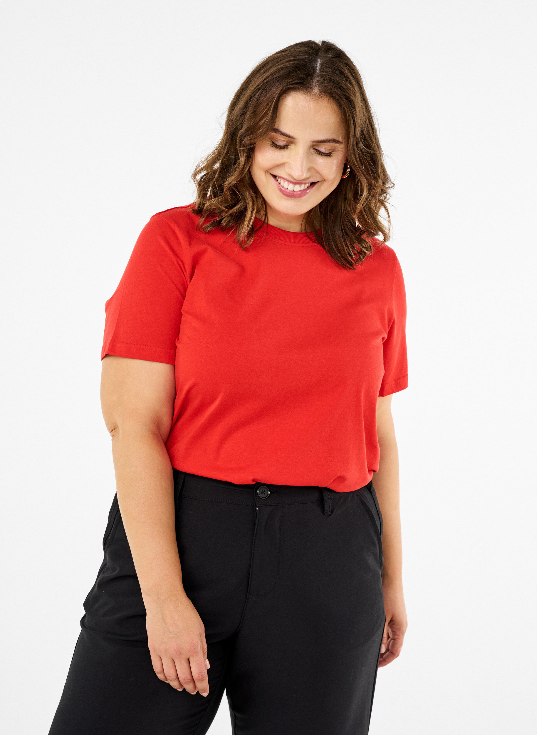 Basic cotton T-shirt with round neck, Red, Model
