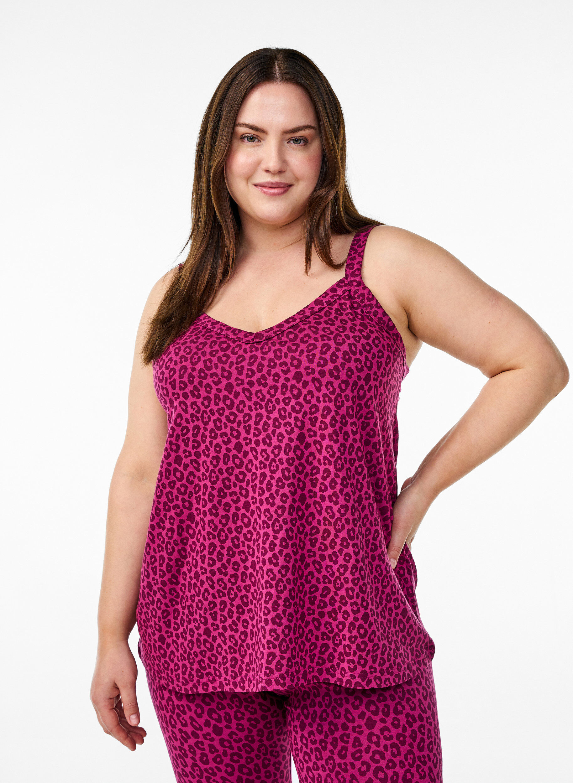 Night top with straps and V-neckline, Pink, Model