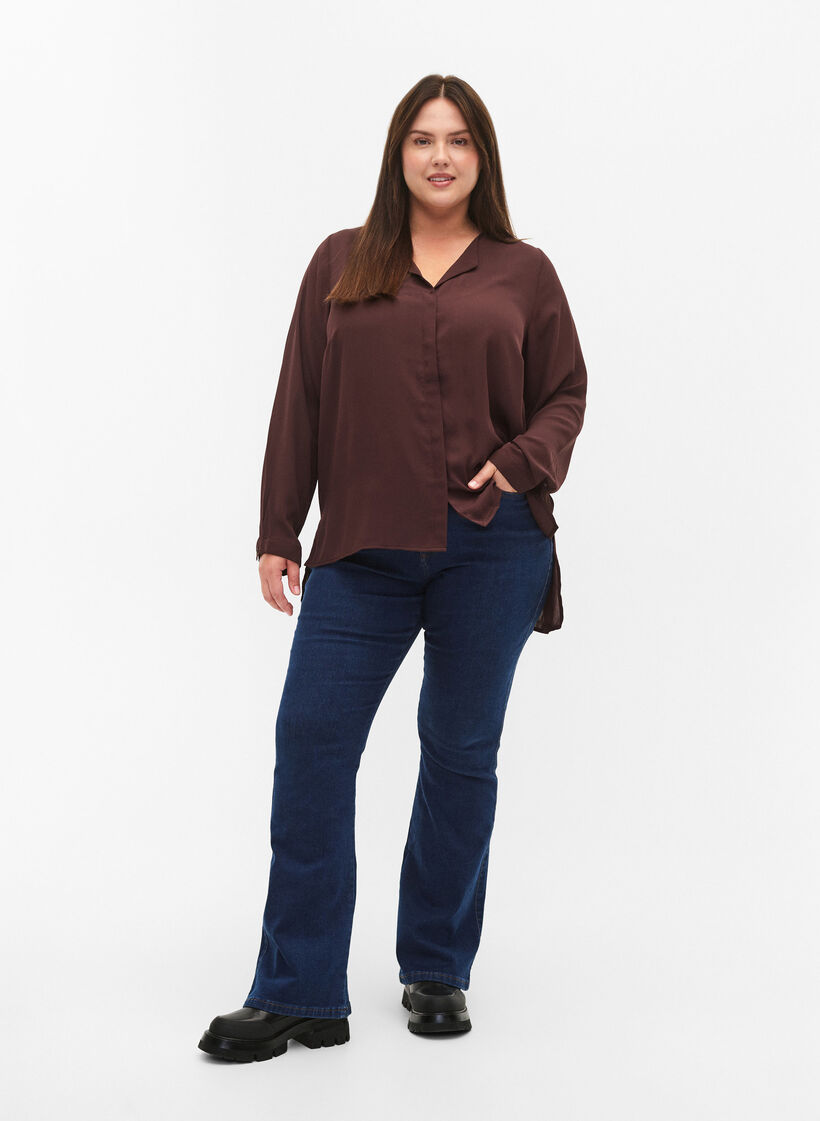 Solid colour shirt with v-neck, Fudge, Model image number 2