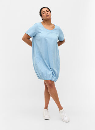 Short-sleeved denim dress with pockets, Light blue denim, Model image number 2