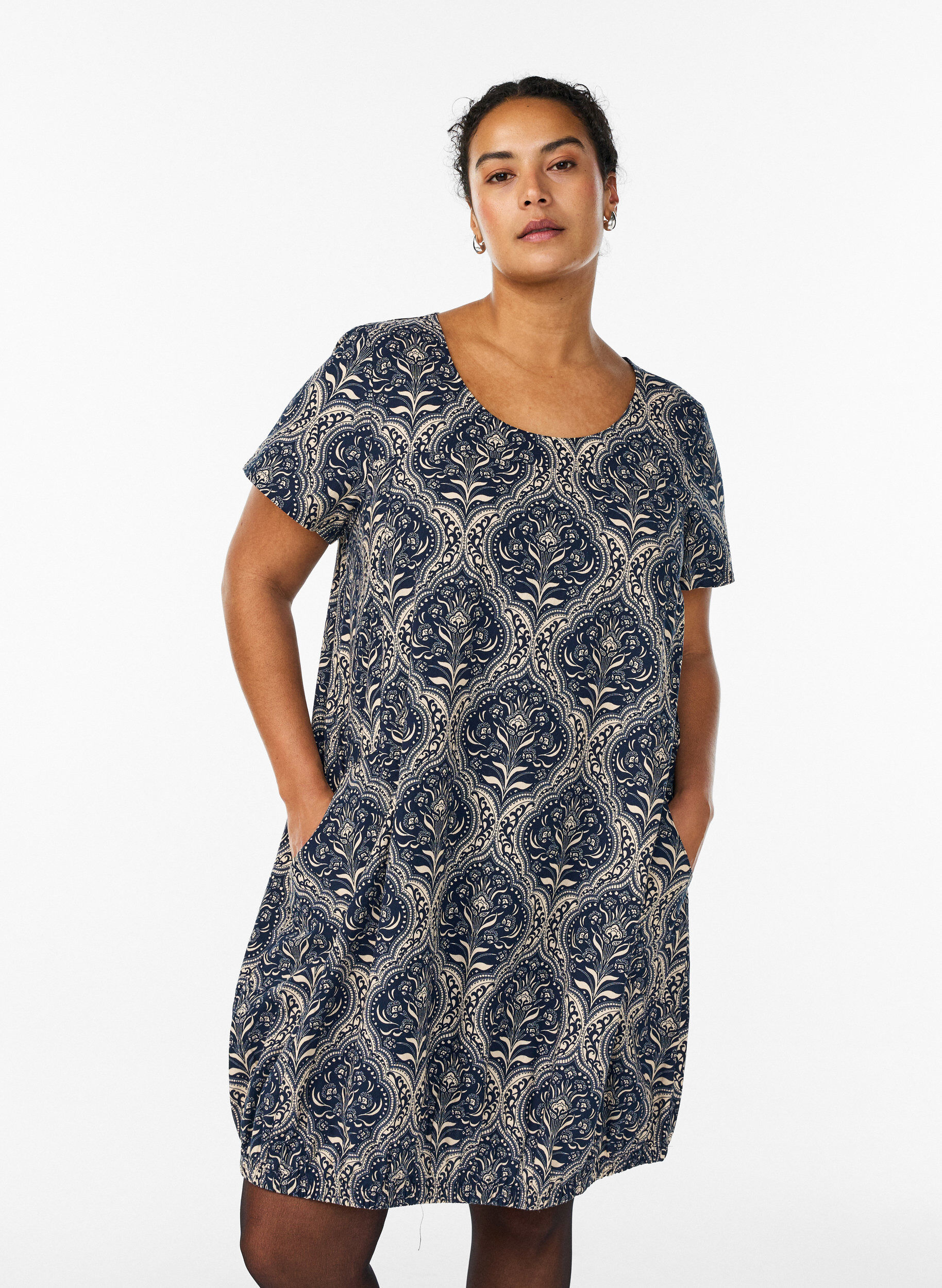 Short-sleeved cotton dress with print, Blue, Model
