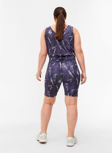 Close-fitting exercise shorts with print, Geo Print, Model image number 1
