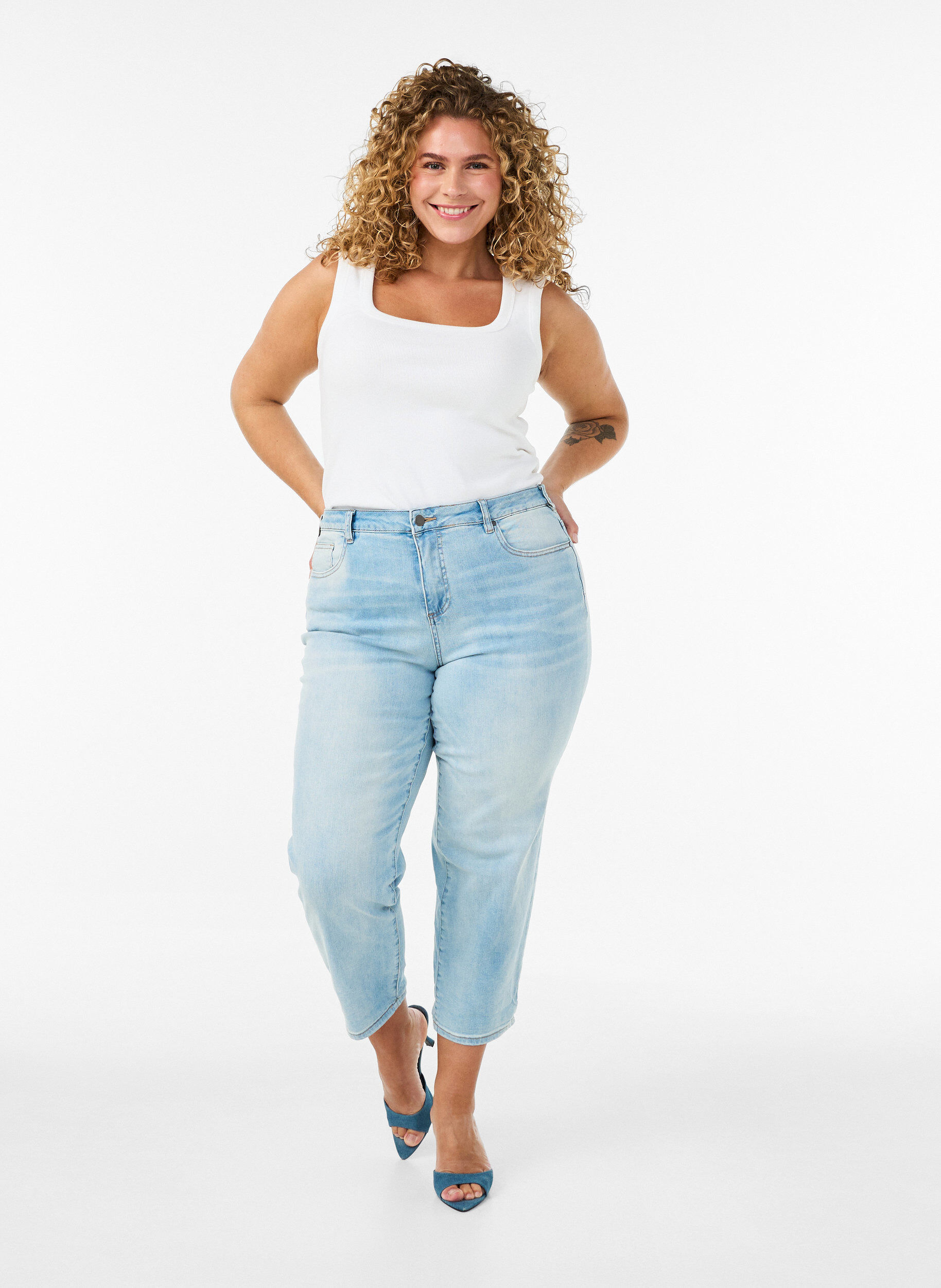 7/8 jeans with rolled up hems and high waist, Light Blue, Model