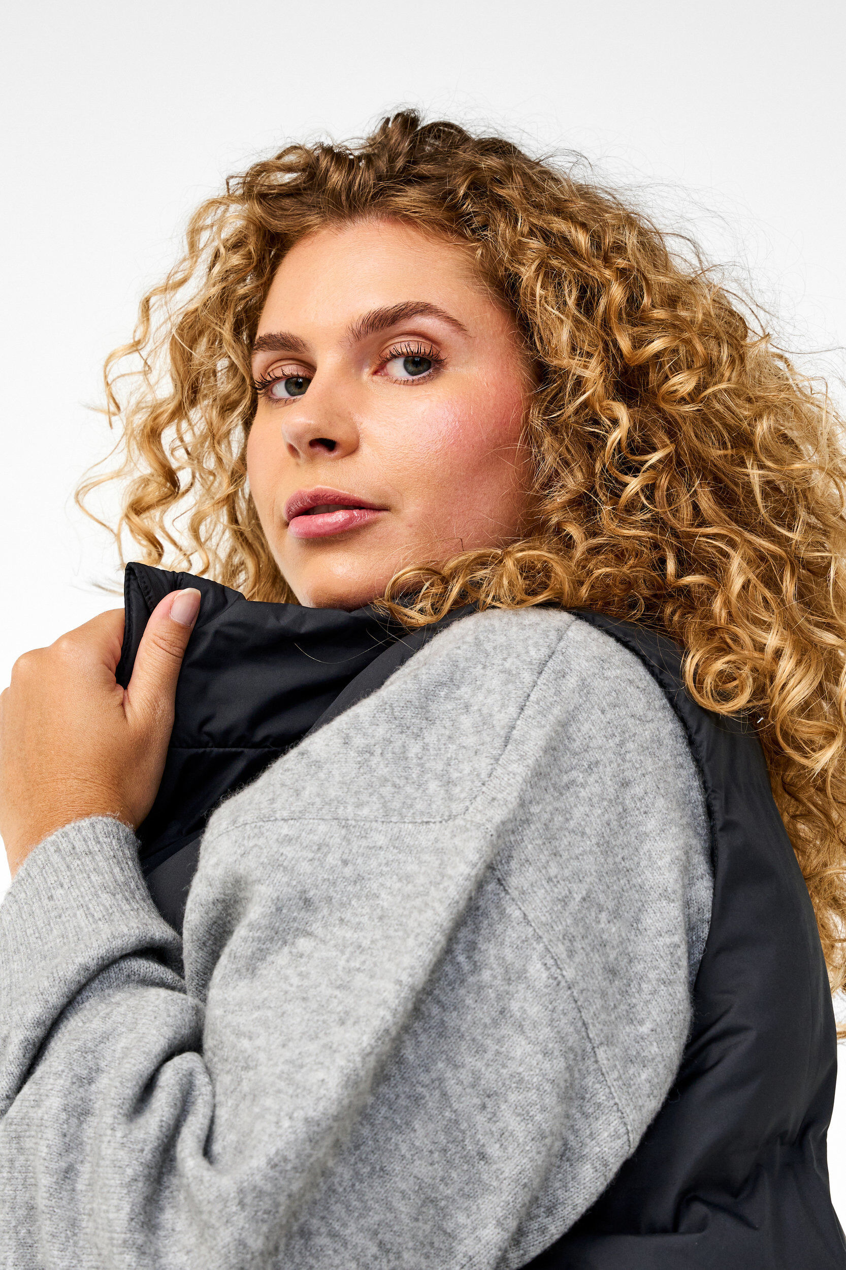 ZizzifashionLong vest with pockets and two-way zipper, Black, Model image number 4