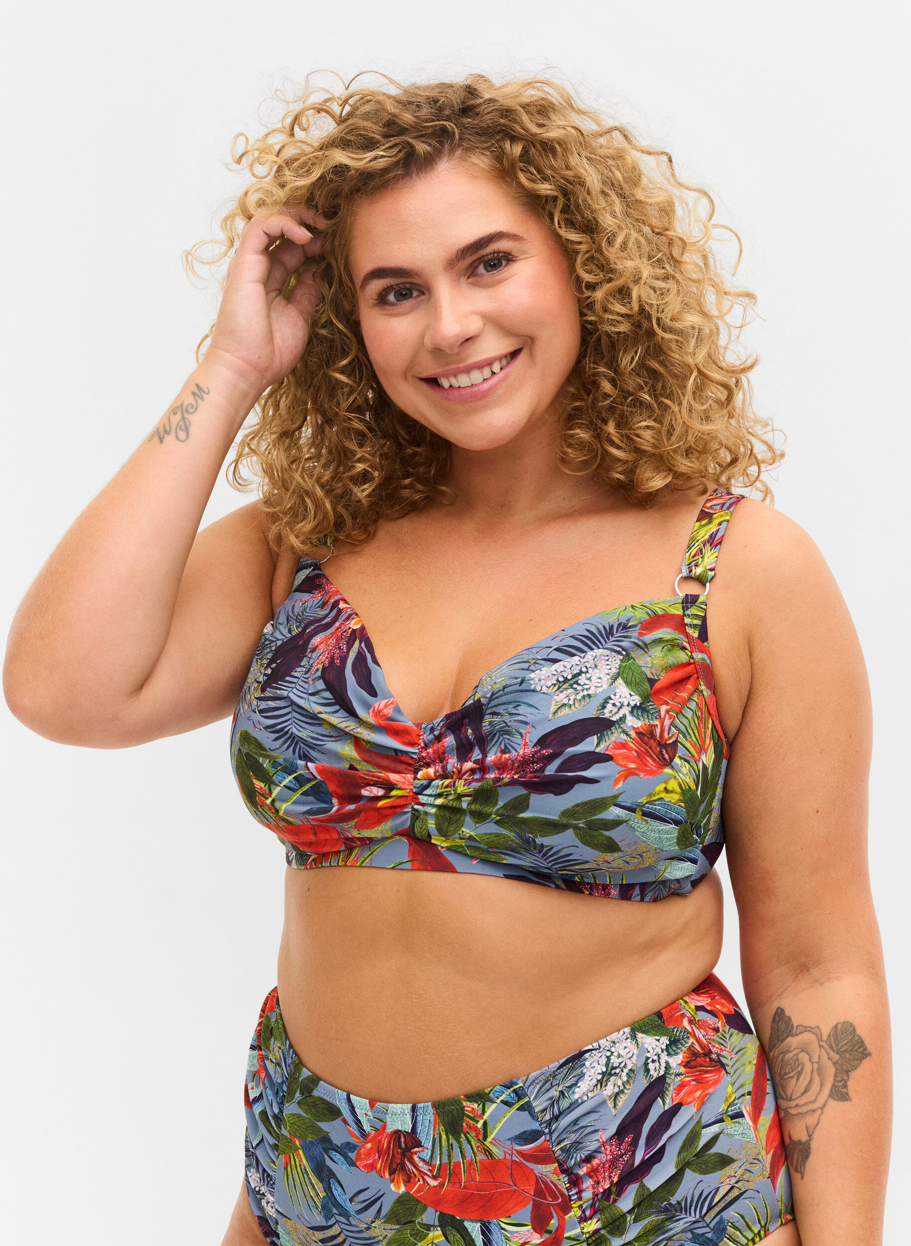 Zizzifashion Printed bikini top with underwire, Citadel AOP, Model image number 0