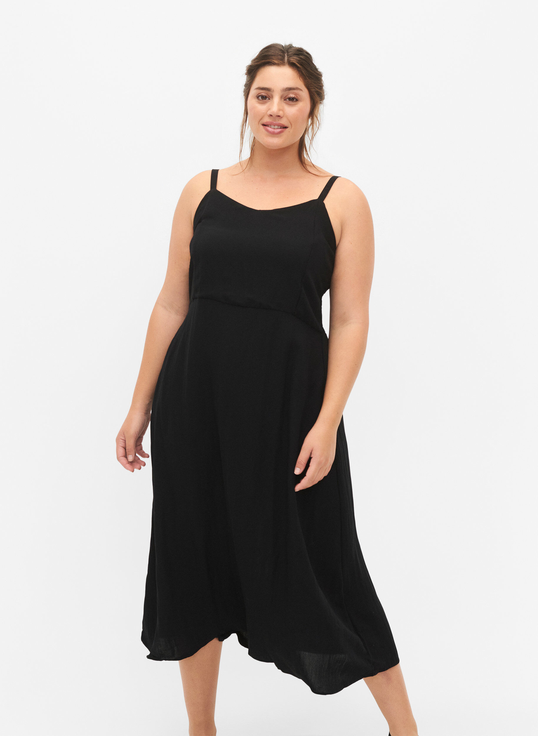 Zizzifashion Plain coloured viscose strap dress with smock, Black, Model image number 3