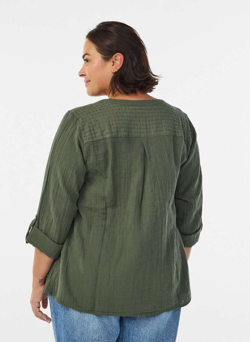 Blouse in cotton muslin with broderie anglaise, Green, Model image number 2