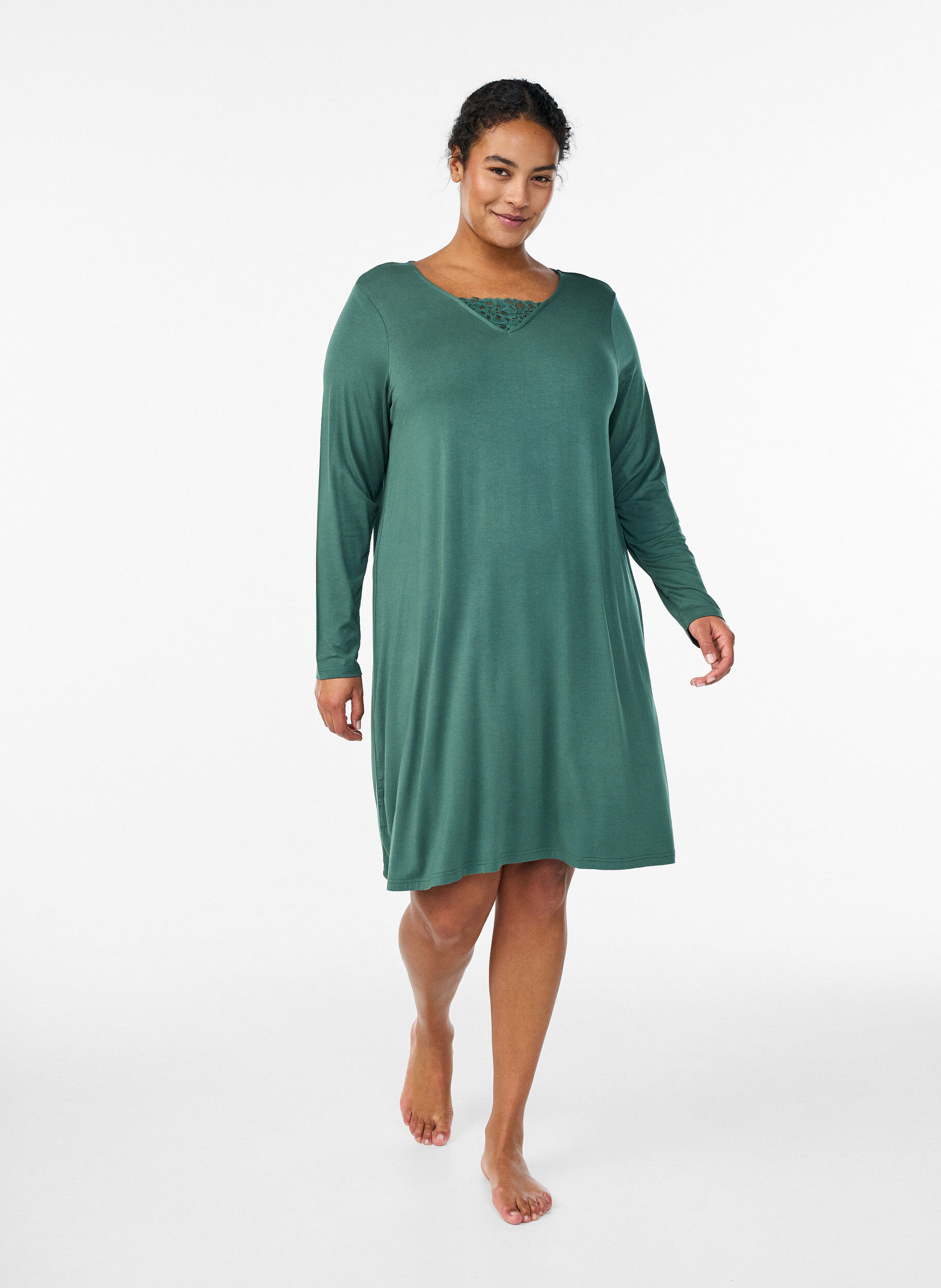 Zizzifashion Long-sleeved nightgown with lace insert and V-neck, Green, Model image number 1