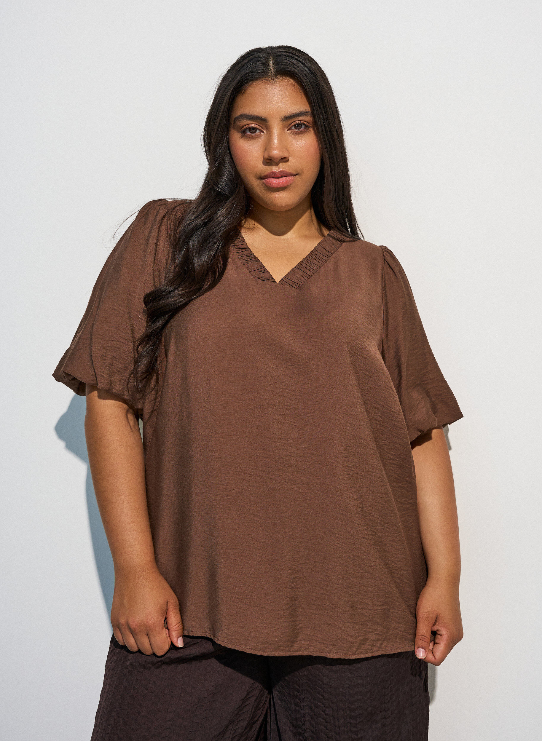 ZizzifashionBlouse with balloon sleeves and V-neck, Brown, Model image number 0