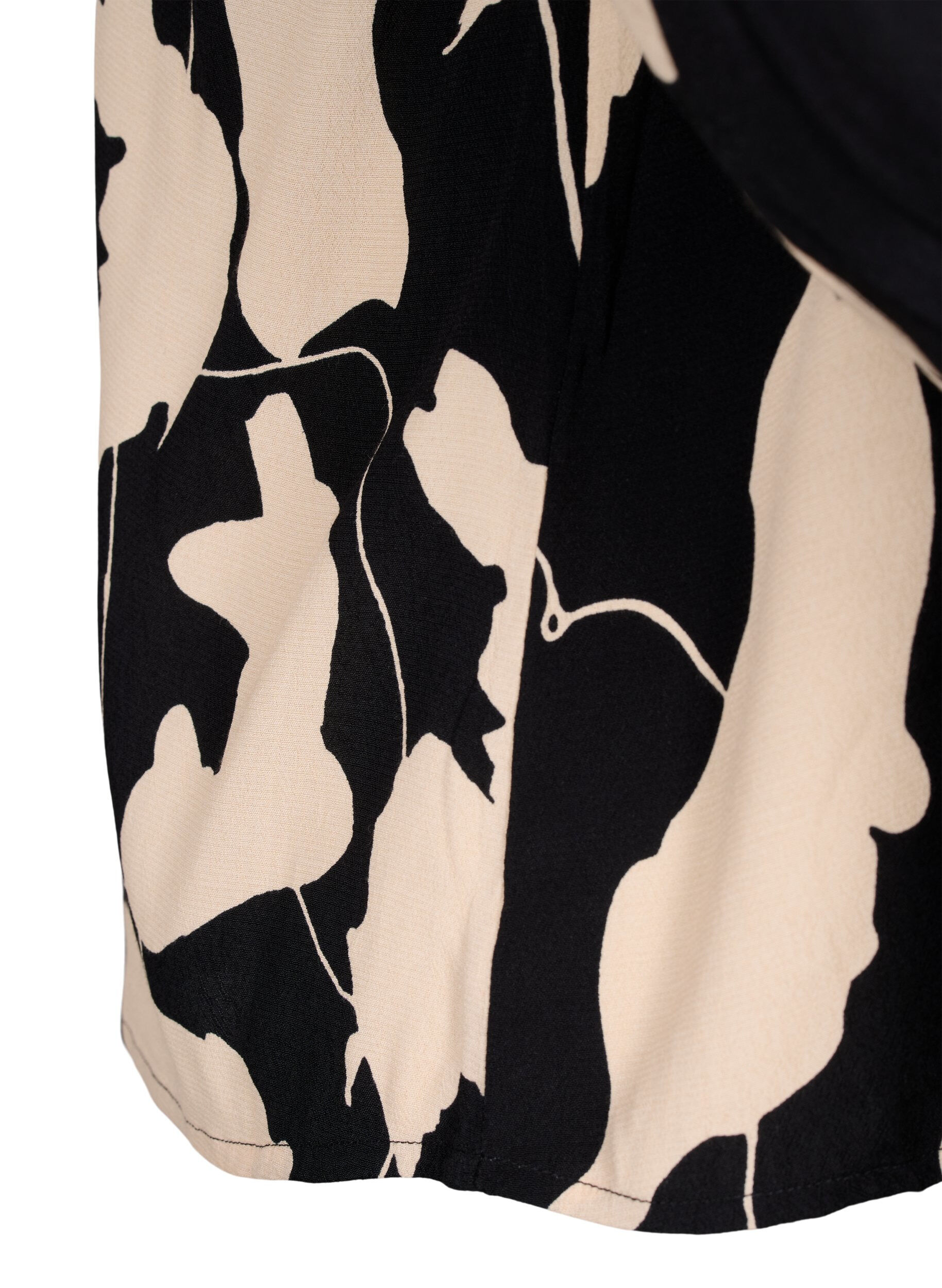 Zizzifashion Printed viscose blouse with smock, Black AOP, Packshot image number 3