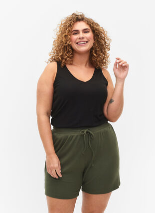 Loose-fitting viscose shorts with ribbing, Thyme, Model image number 0