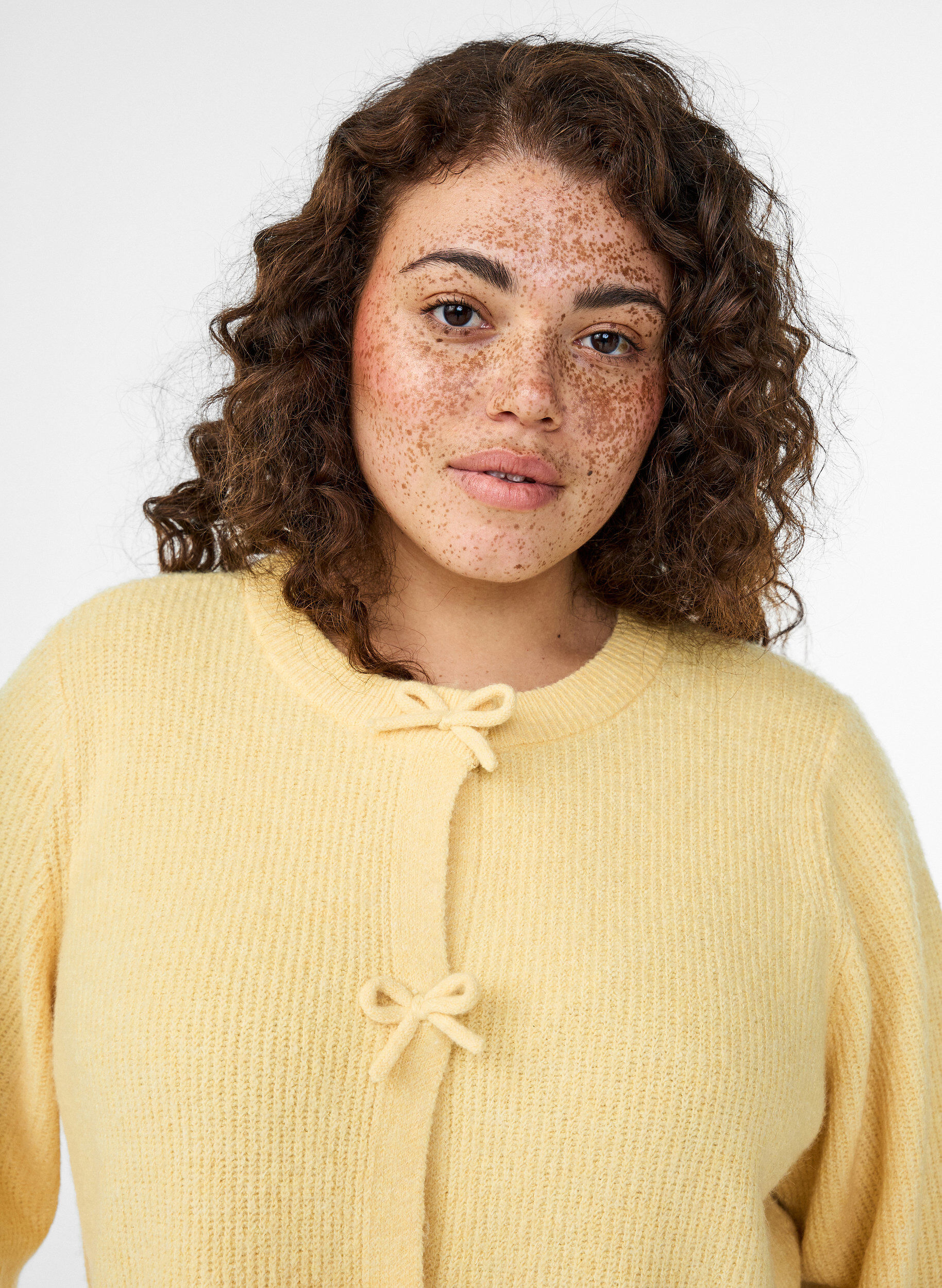 Zizzifashion Short-sleeved knit cardigan with bows, Yellow, Model image number 3