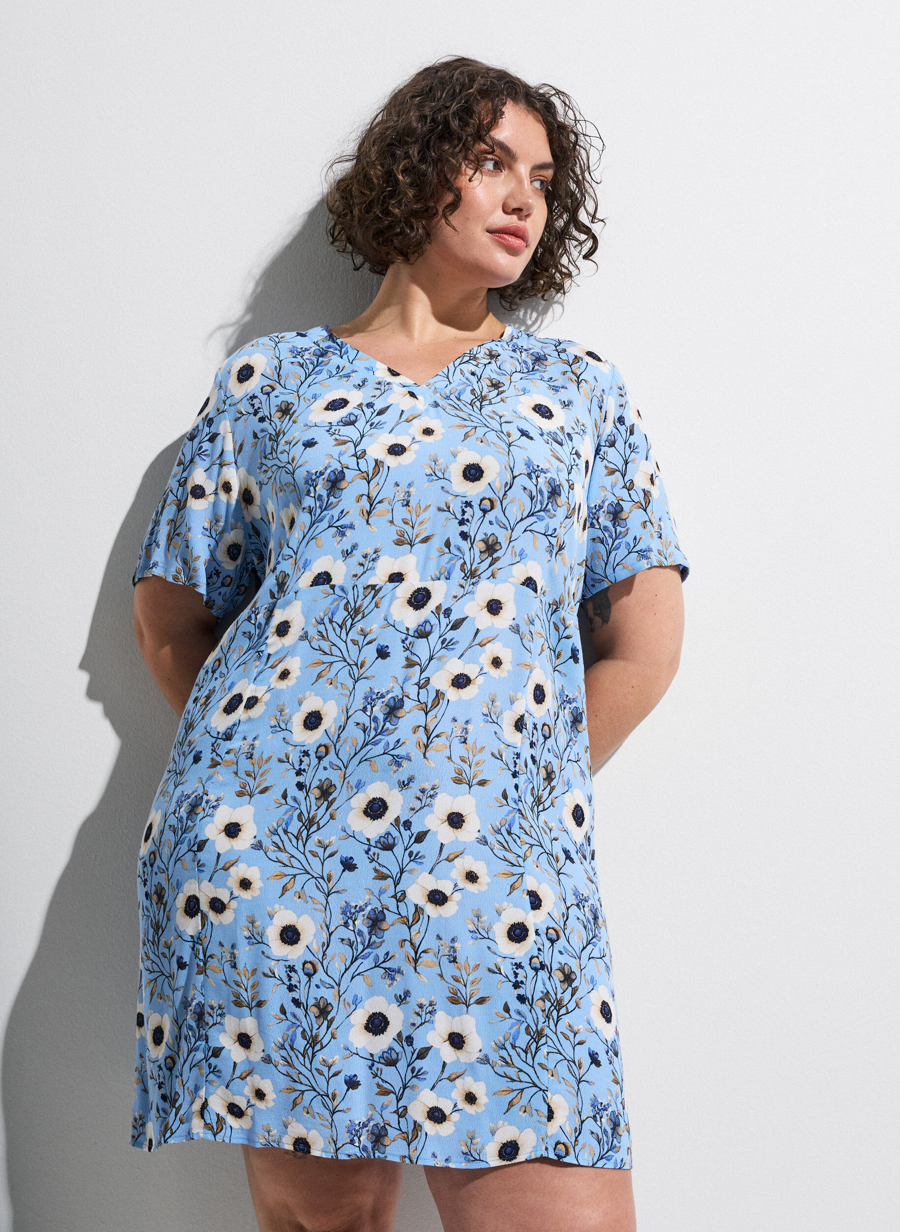 Short dress with floral print