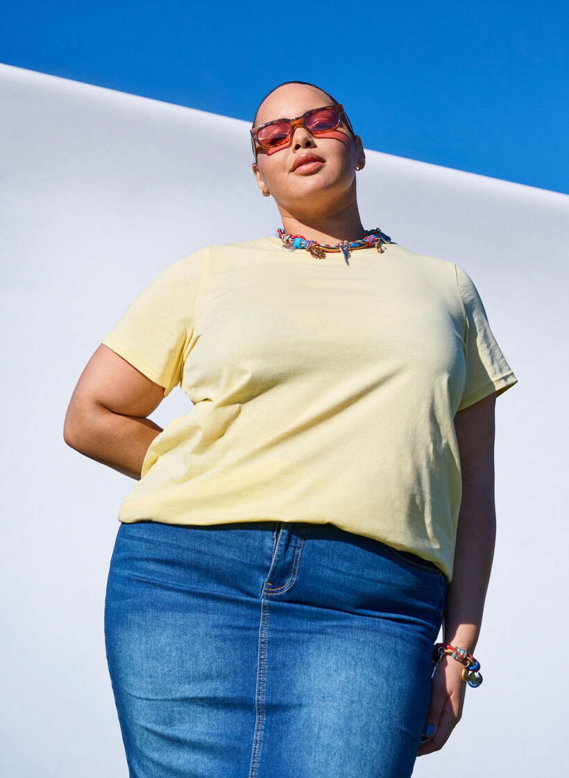 Basic cotton T-shirt with round neck, Yellow, Image image number 0