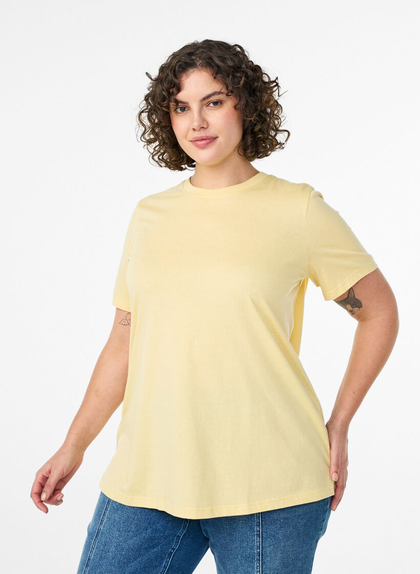Basic cotton T-shirt with round neck, Yellow, Model image number 0