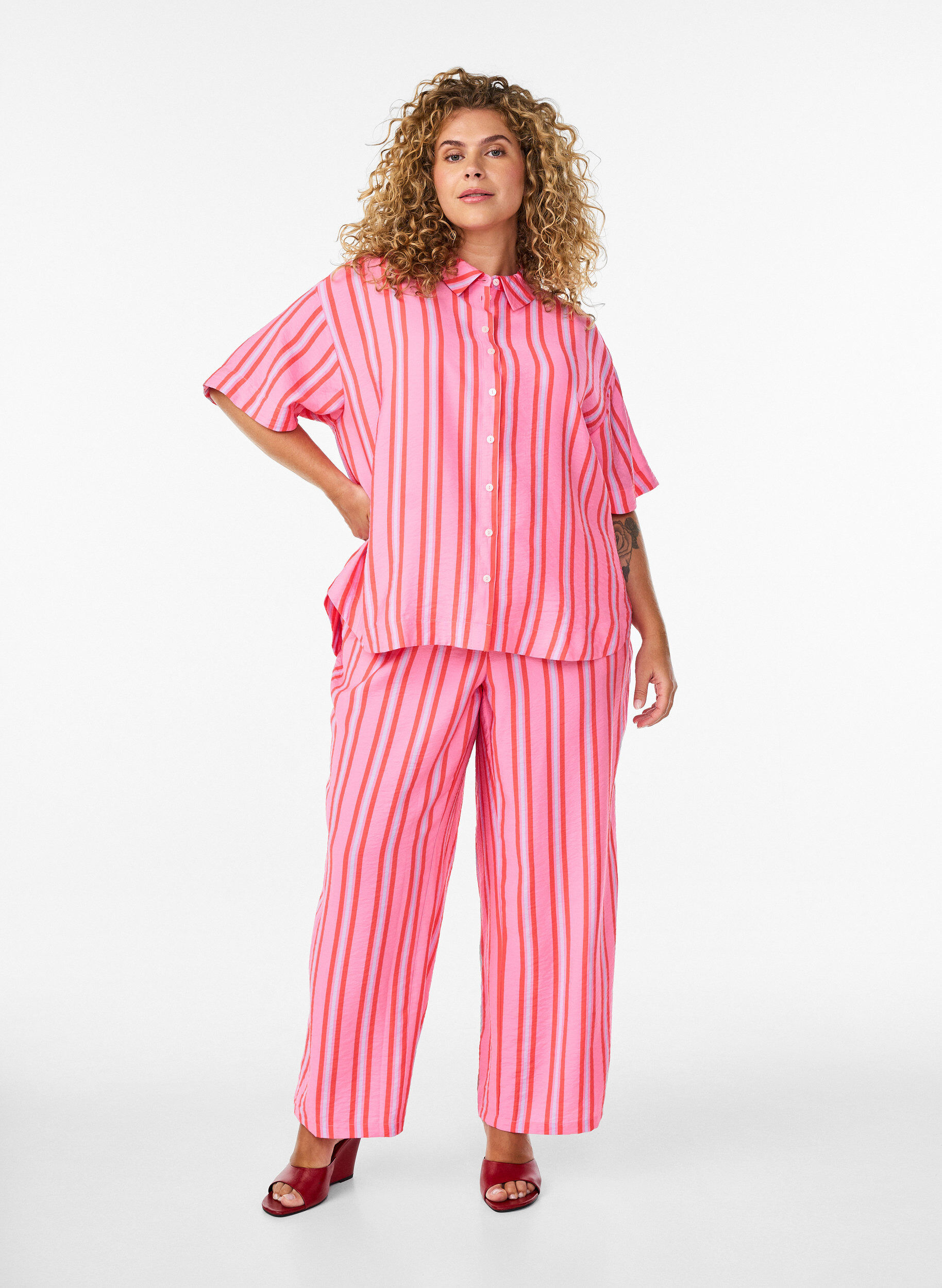 Striped trousers with a high waist and wide legs, Pink, Model