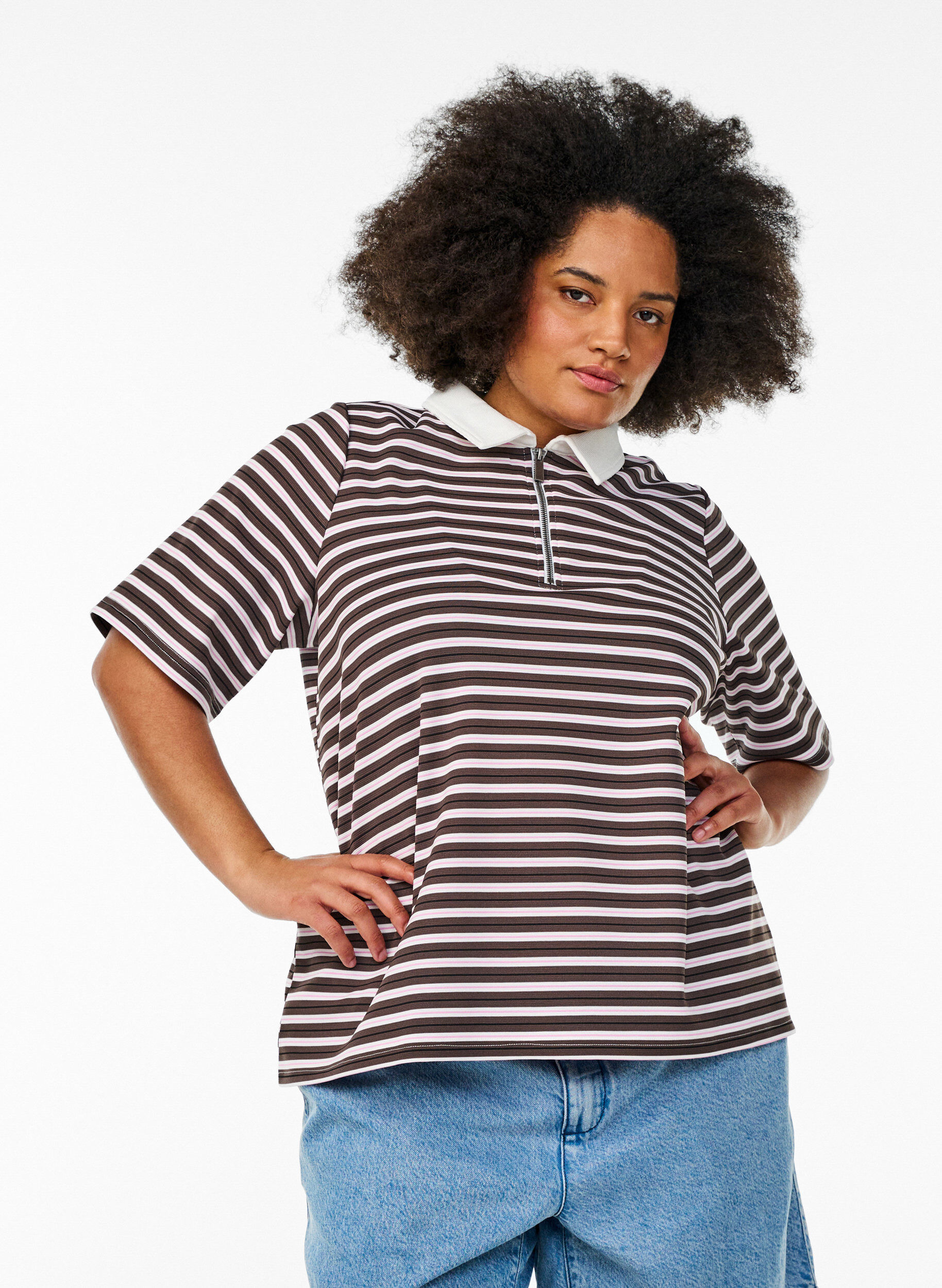 Striped polo shirt with short sleeves and zip, Brown, Model