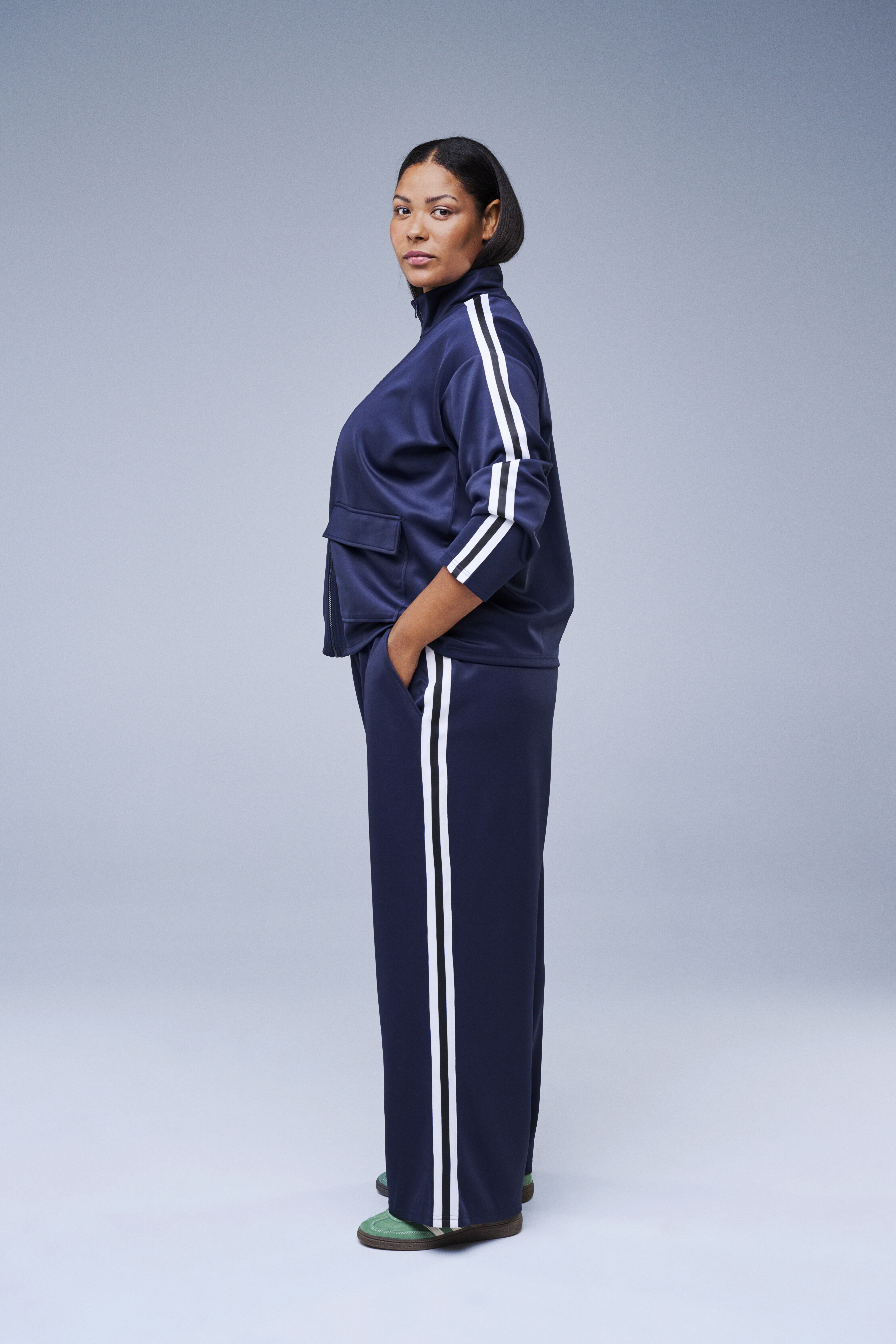 Training set with sporty stripes, , Model