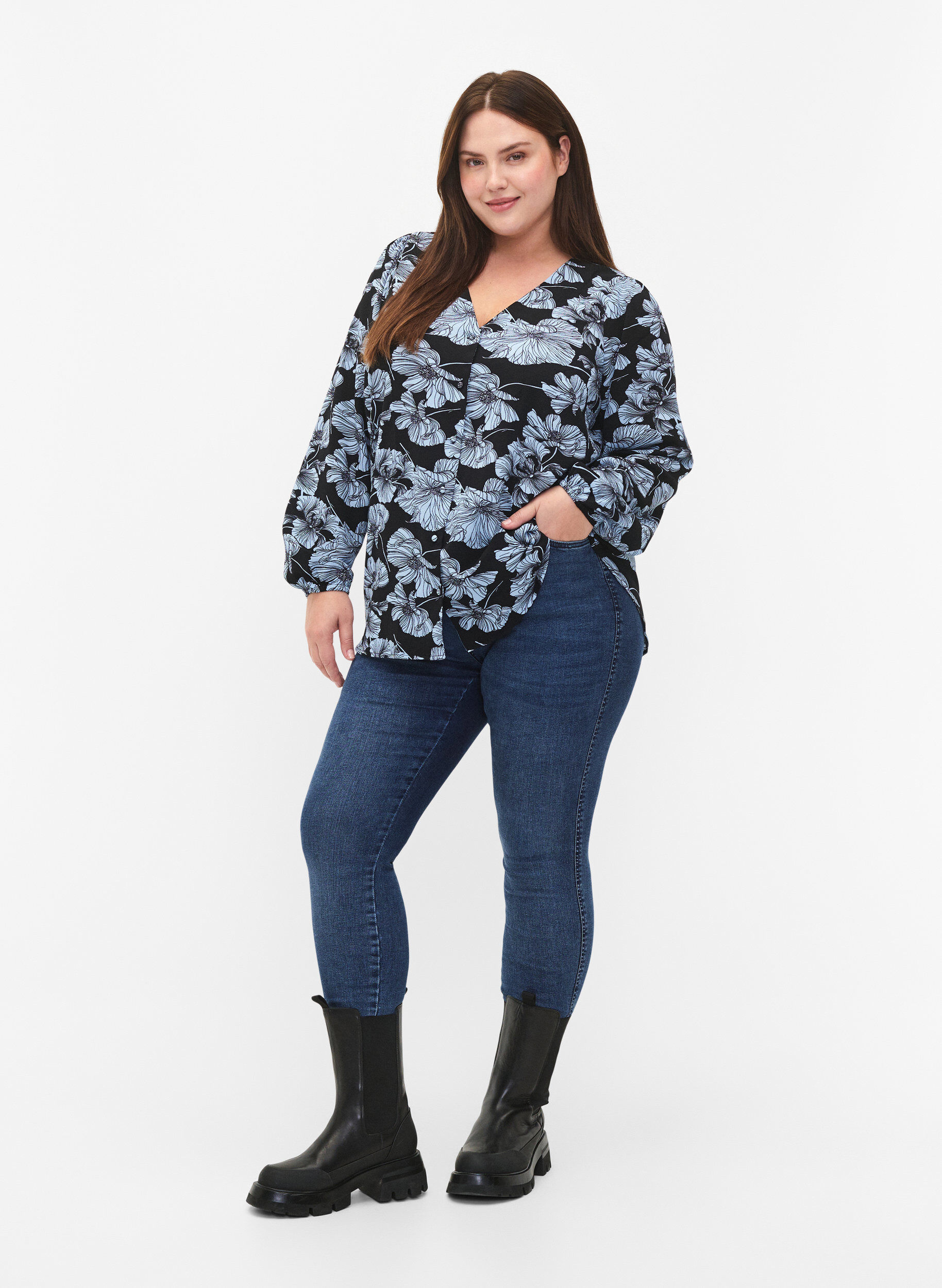 Zizzifashion Shirt blouse with v-neck and print, Black B. Flower AOP, Model image number 2