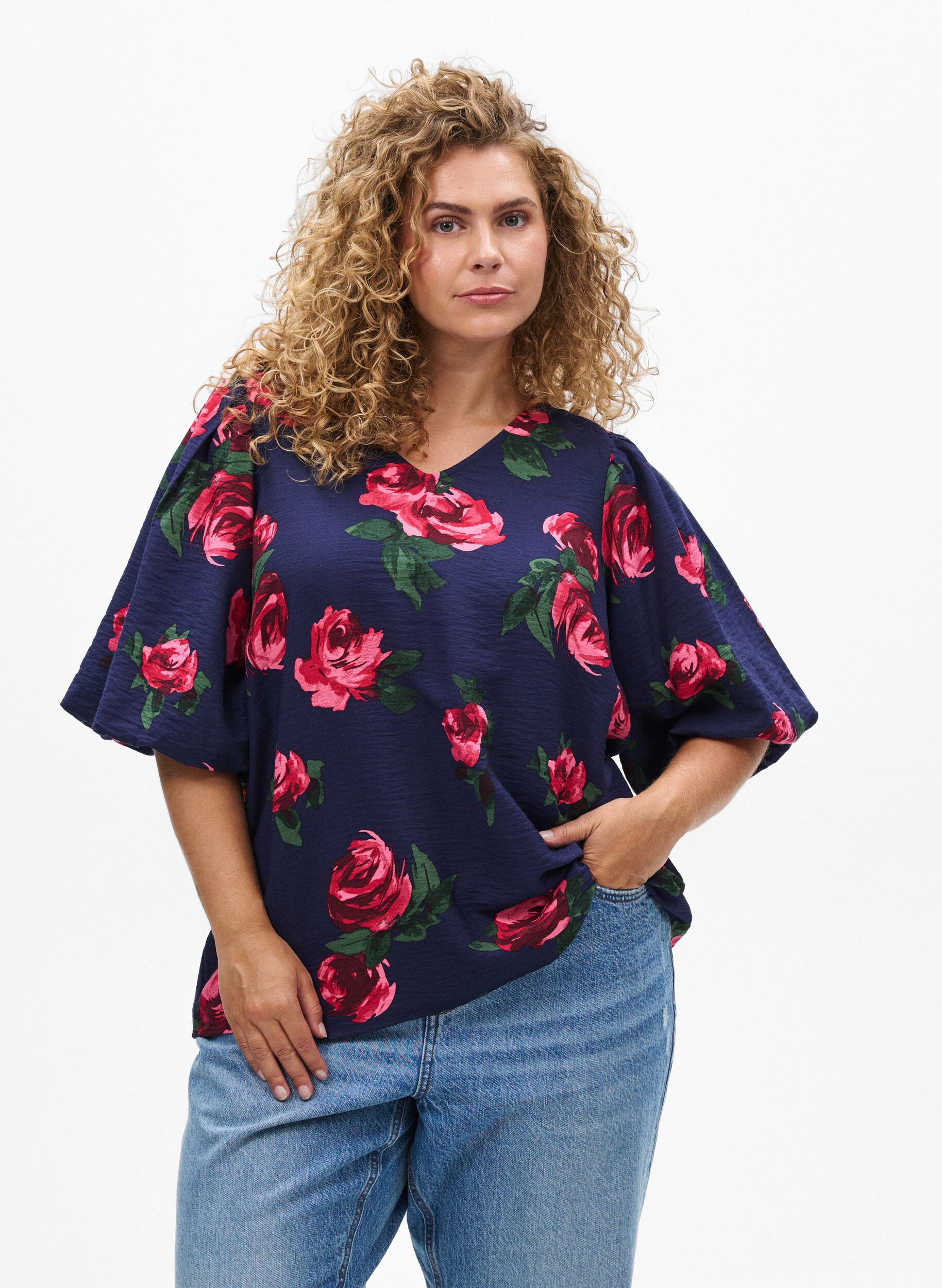 Blouse with rose print and short balloon sleeves, Blue, Model