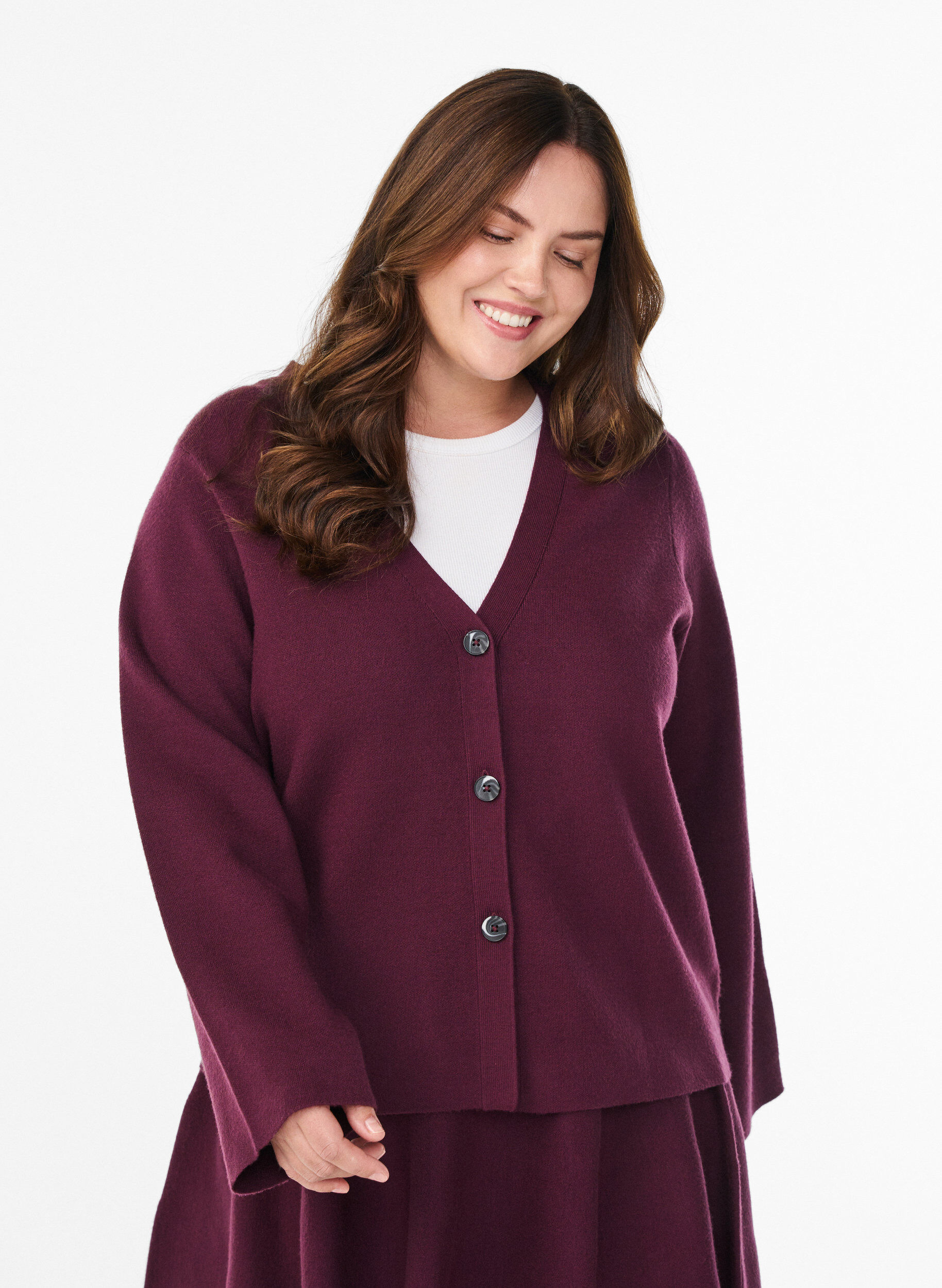 Cardigan with v-neck and wide sleeves, Dark Bordeaux, Model