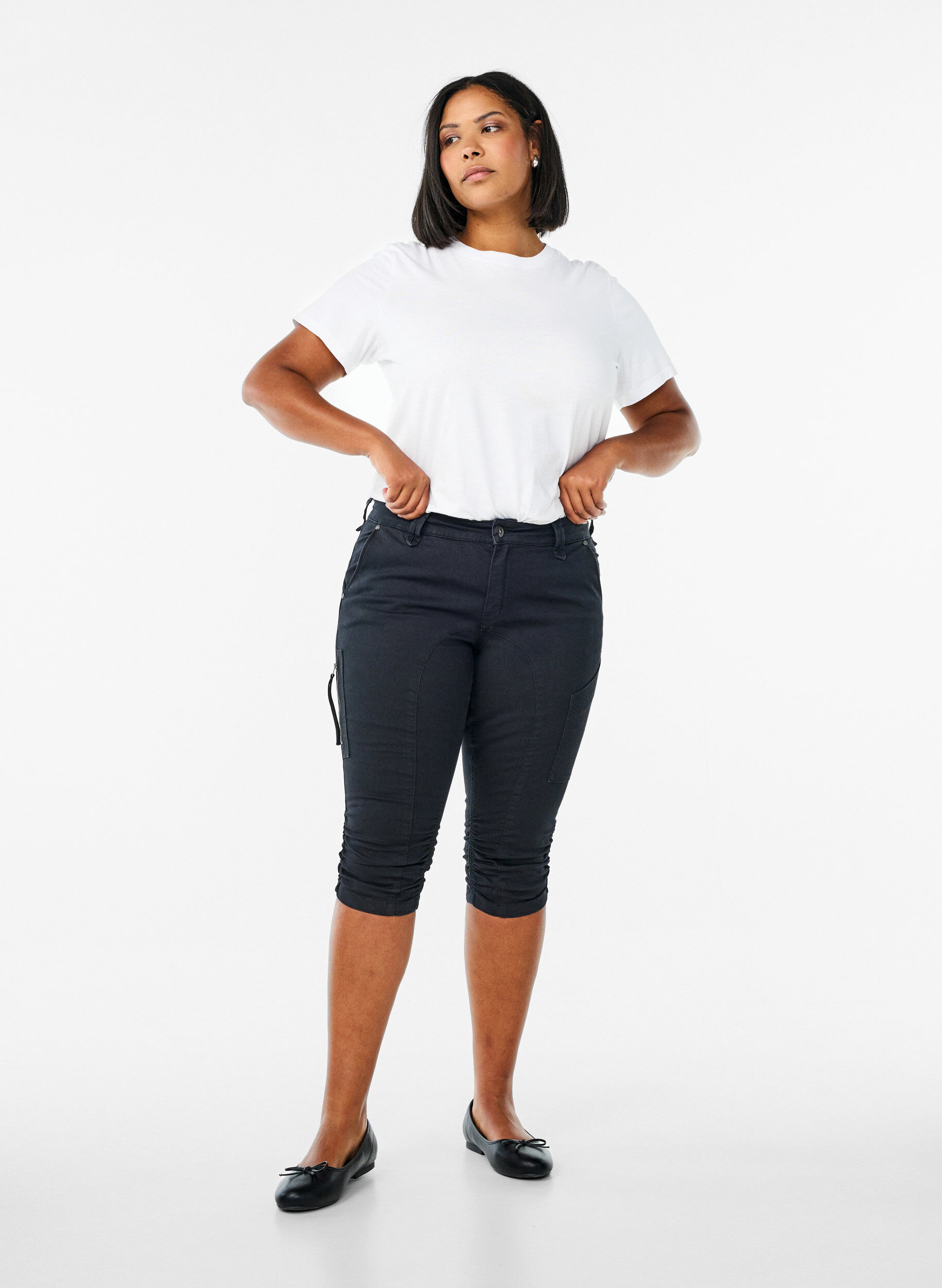 Slim fit capri jeans with pockets, Black, Model