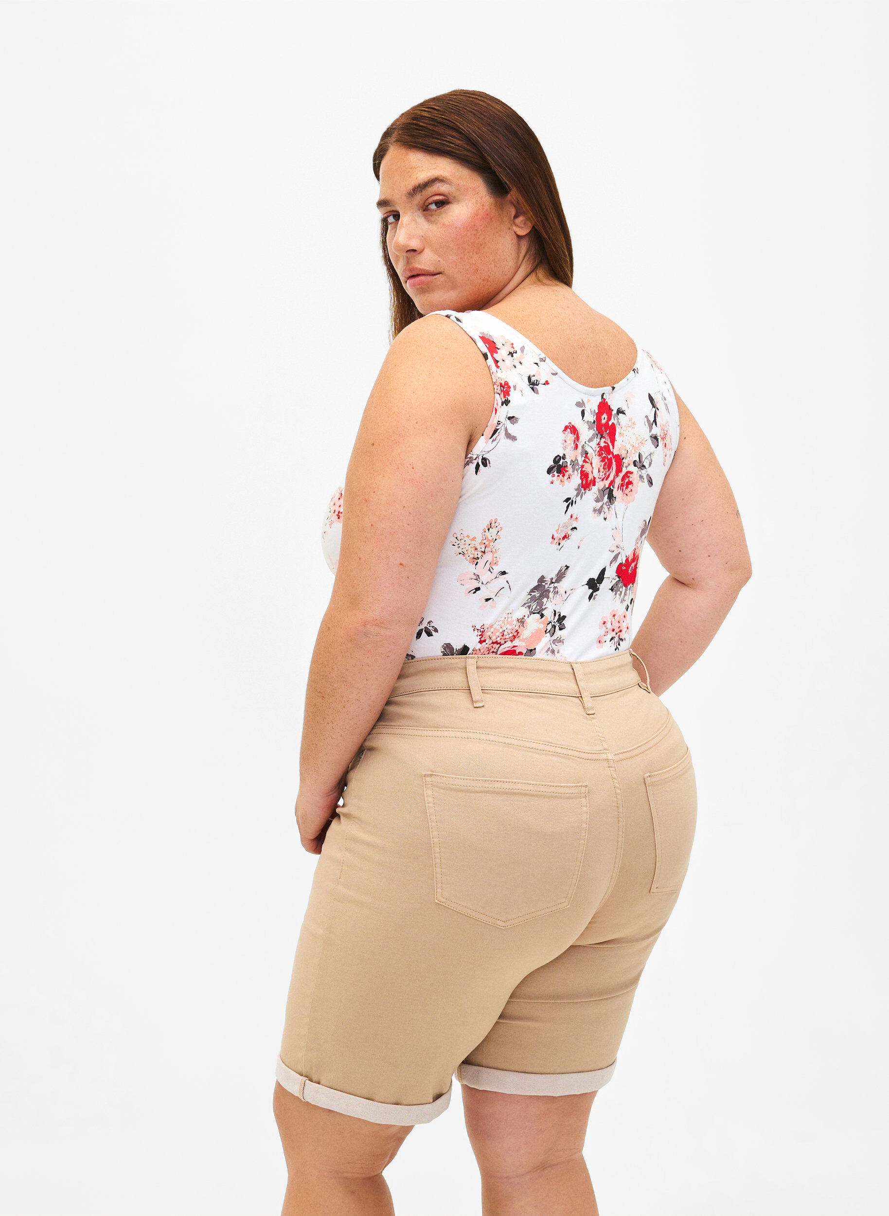 Zizzifashion Tight fitting denim shorts with a high waist, Nomad, Model image number 1