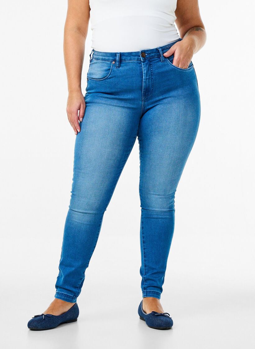 Super slim Amy jeans with high waist, Light blue, Model image number 2