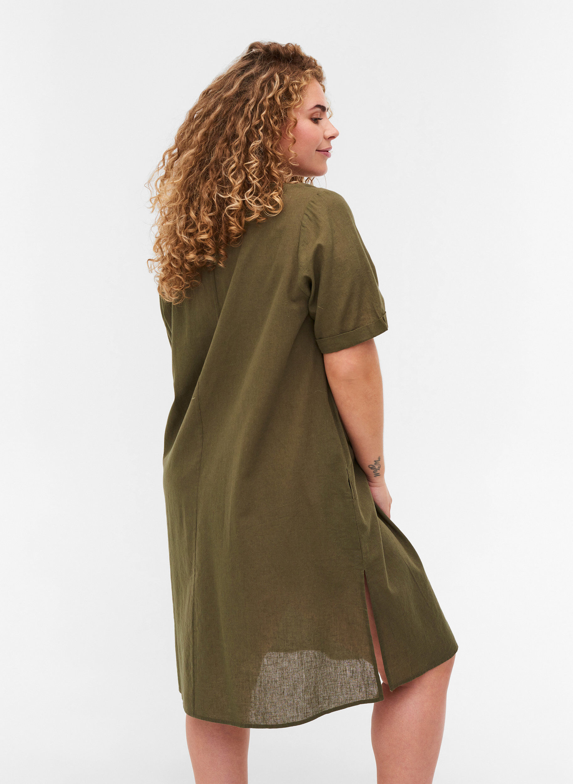 Zizzifashion Short-sleeved dress in a cotton blend with linen, Ivy Green, Model image number 1