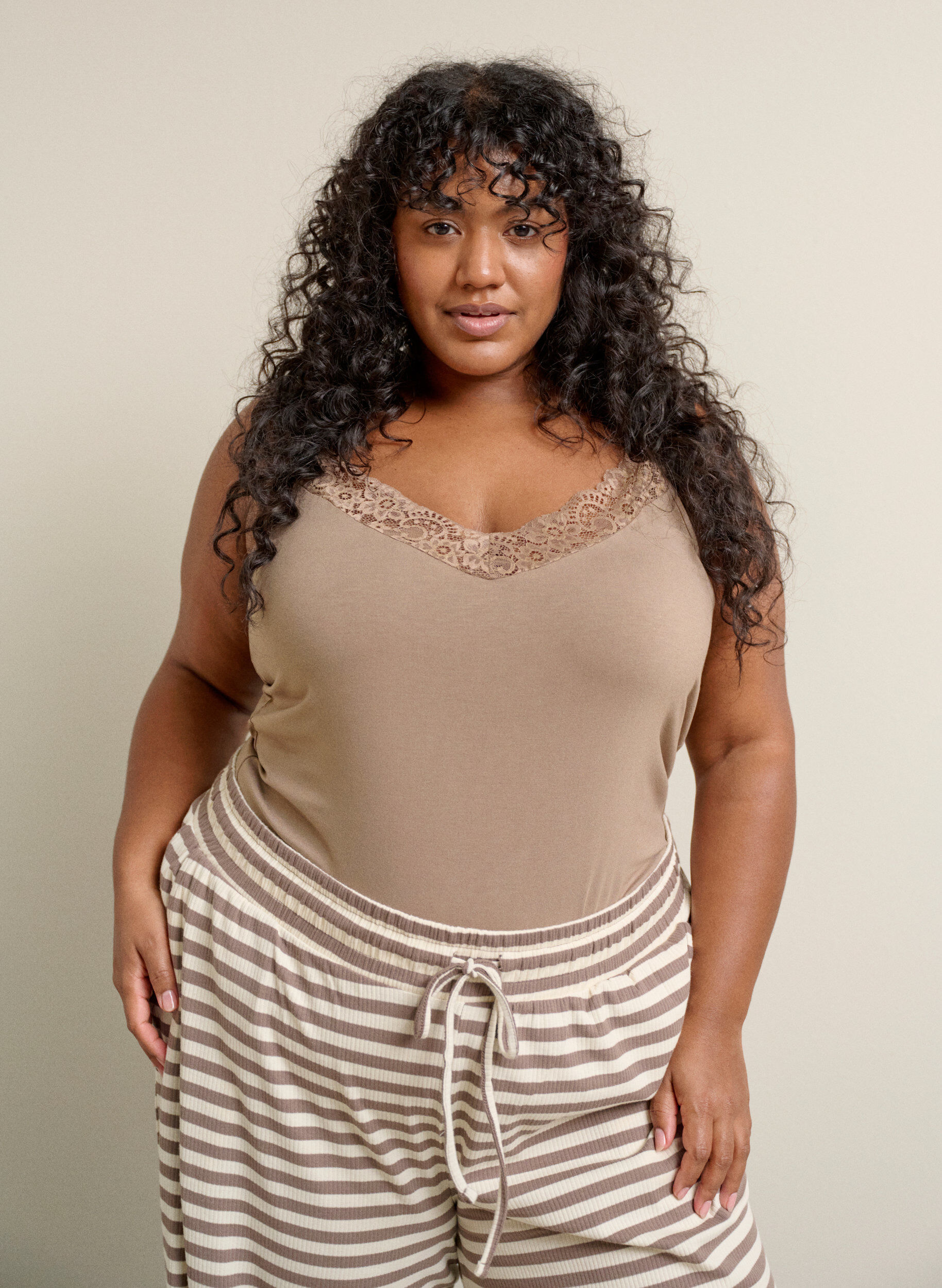 Zizzifashion Viscose top with lace edge, Beige, Image image number 0