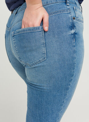 Extra slim Sanne jeans with distressed details, Light blue denim, Model image number 2