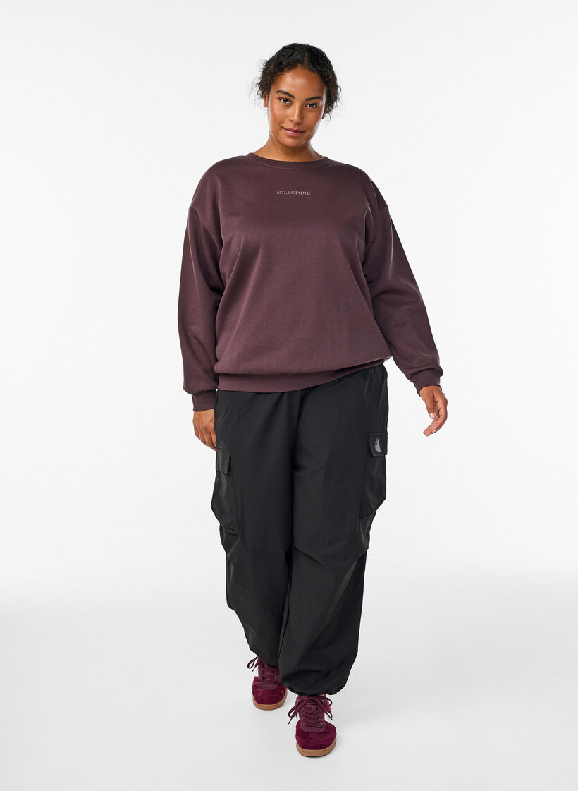 Sweatshirt with statement detail, Brown, Model