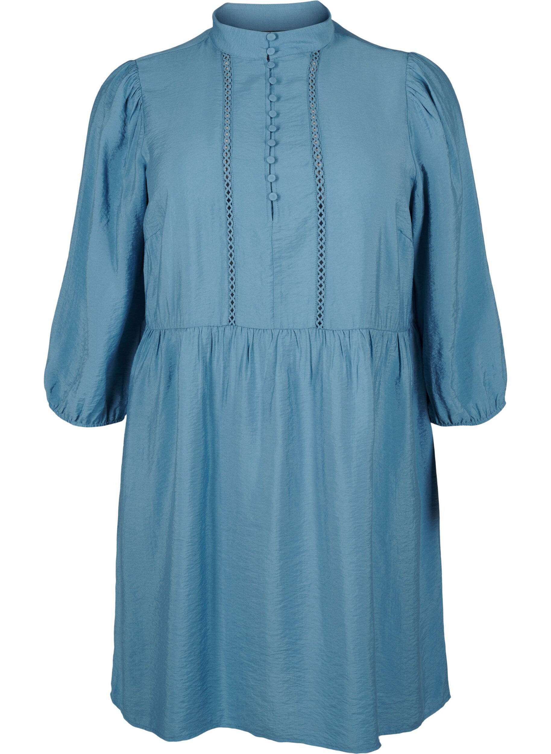 Knee-length dress with embroidery and 3/4 sleeves