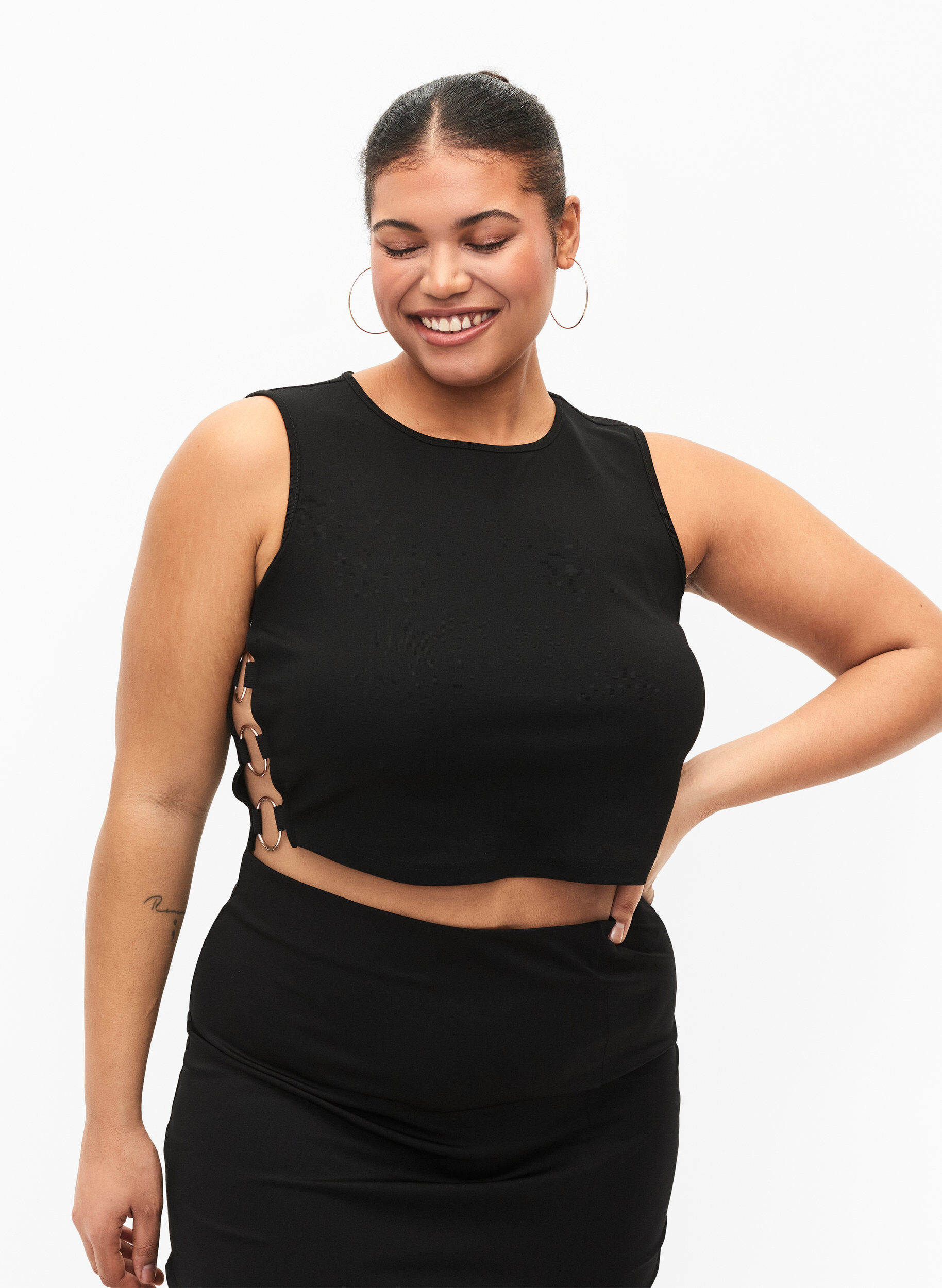 Zizzifashion Short top with open side detail, Black, Model image number 0