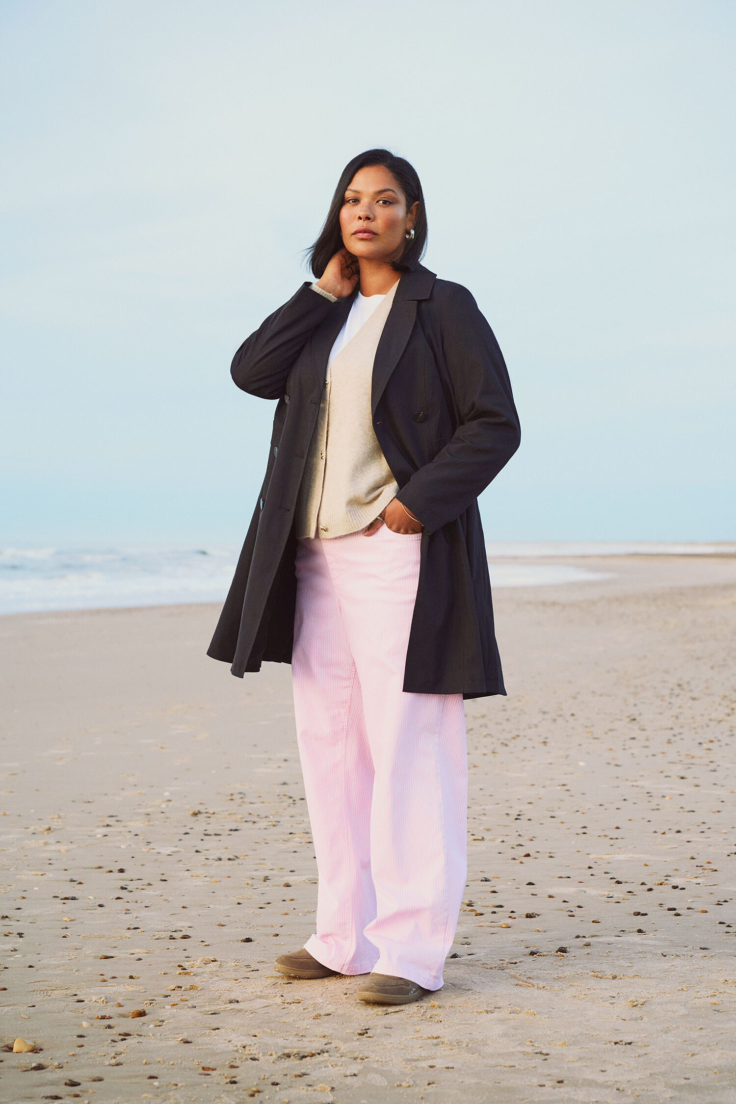 Black trench coat, , Model