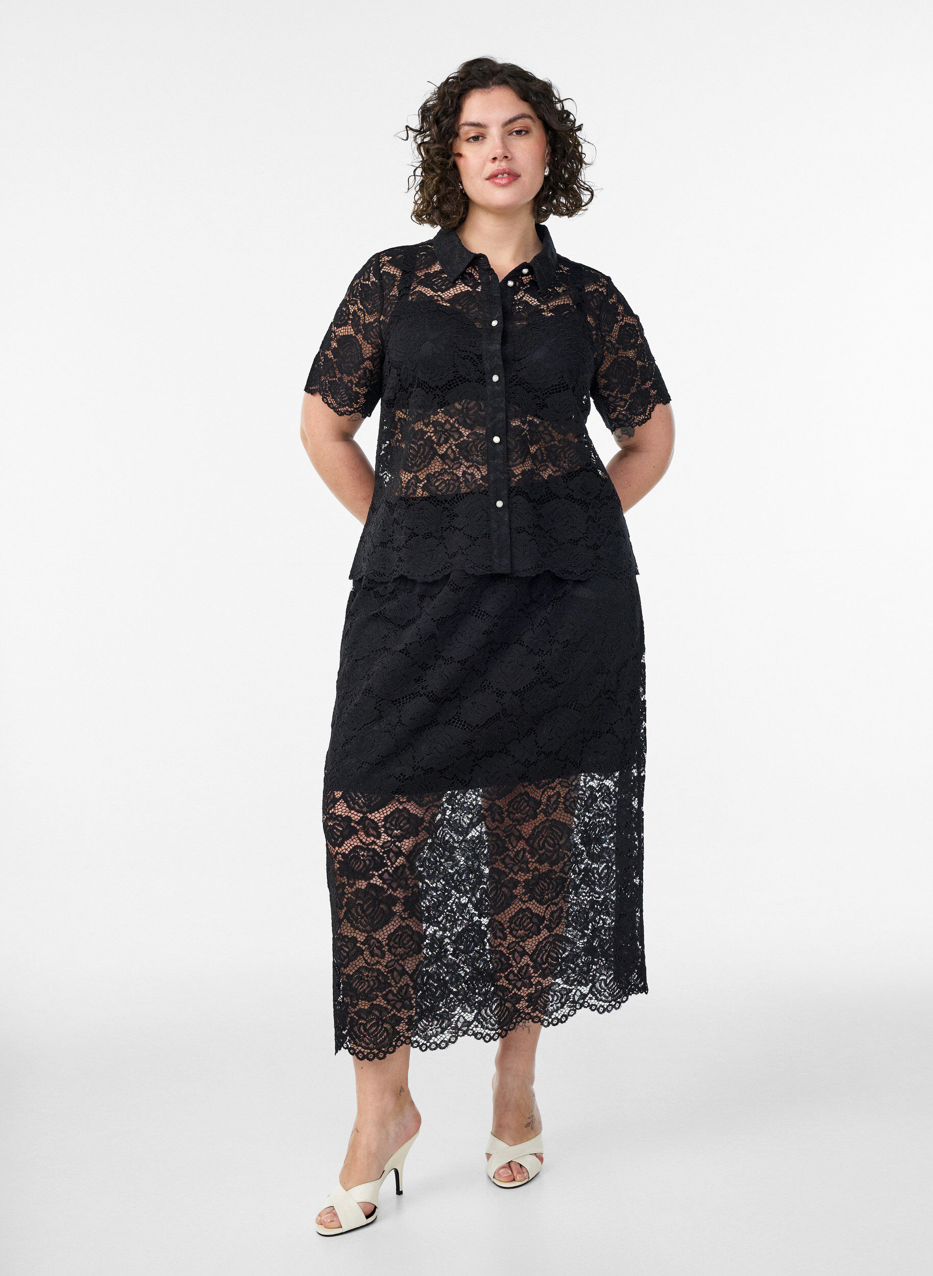 Lace midi skirt with an elasticated waist, Black, Model